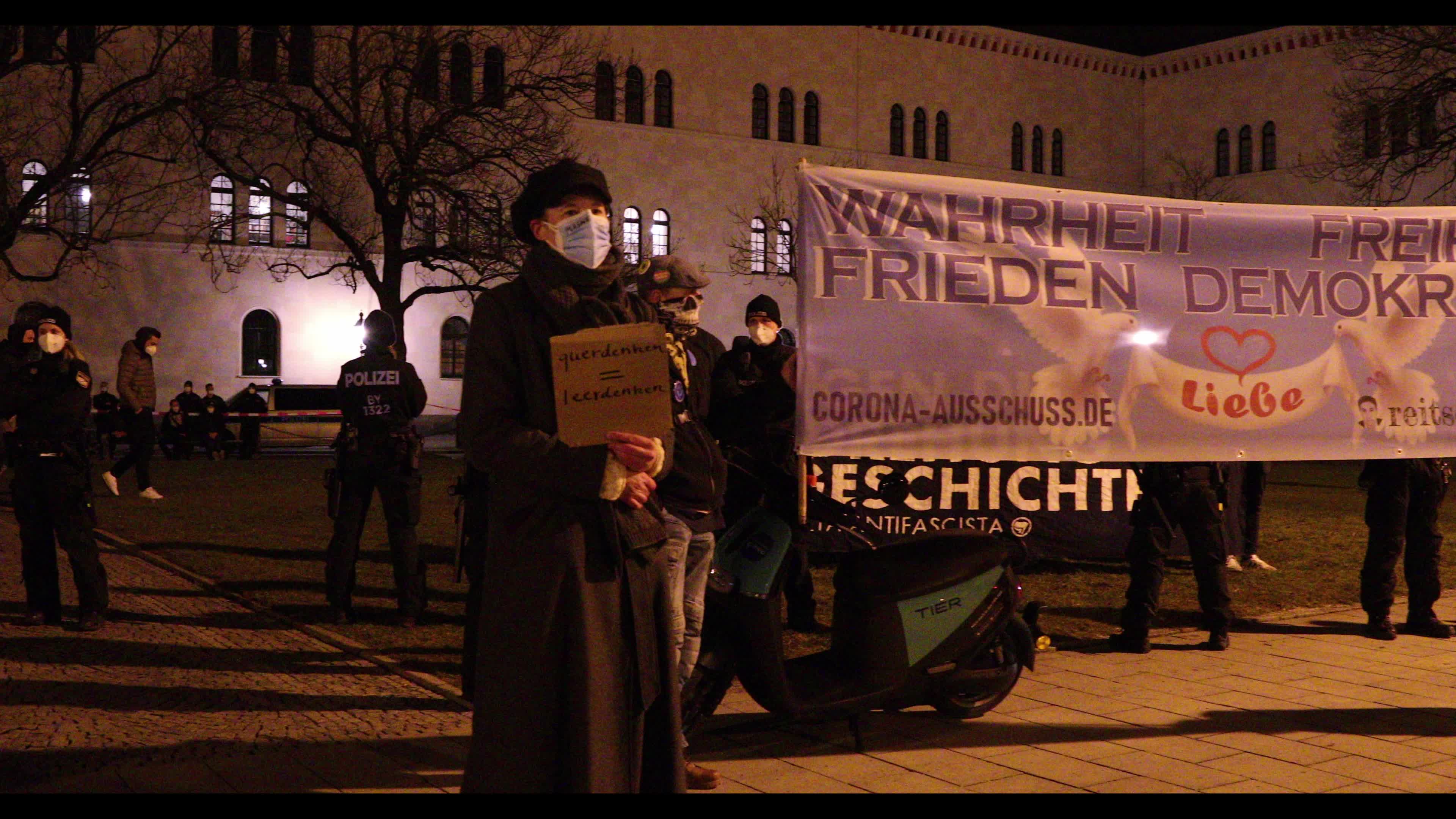 Querdenken protest: activists instrumentalize the Weisse Rose