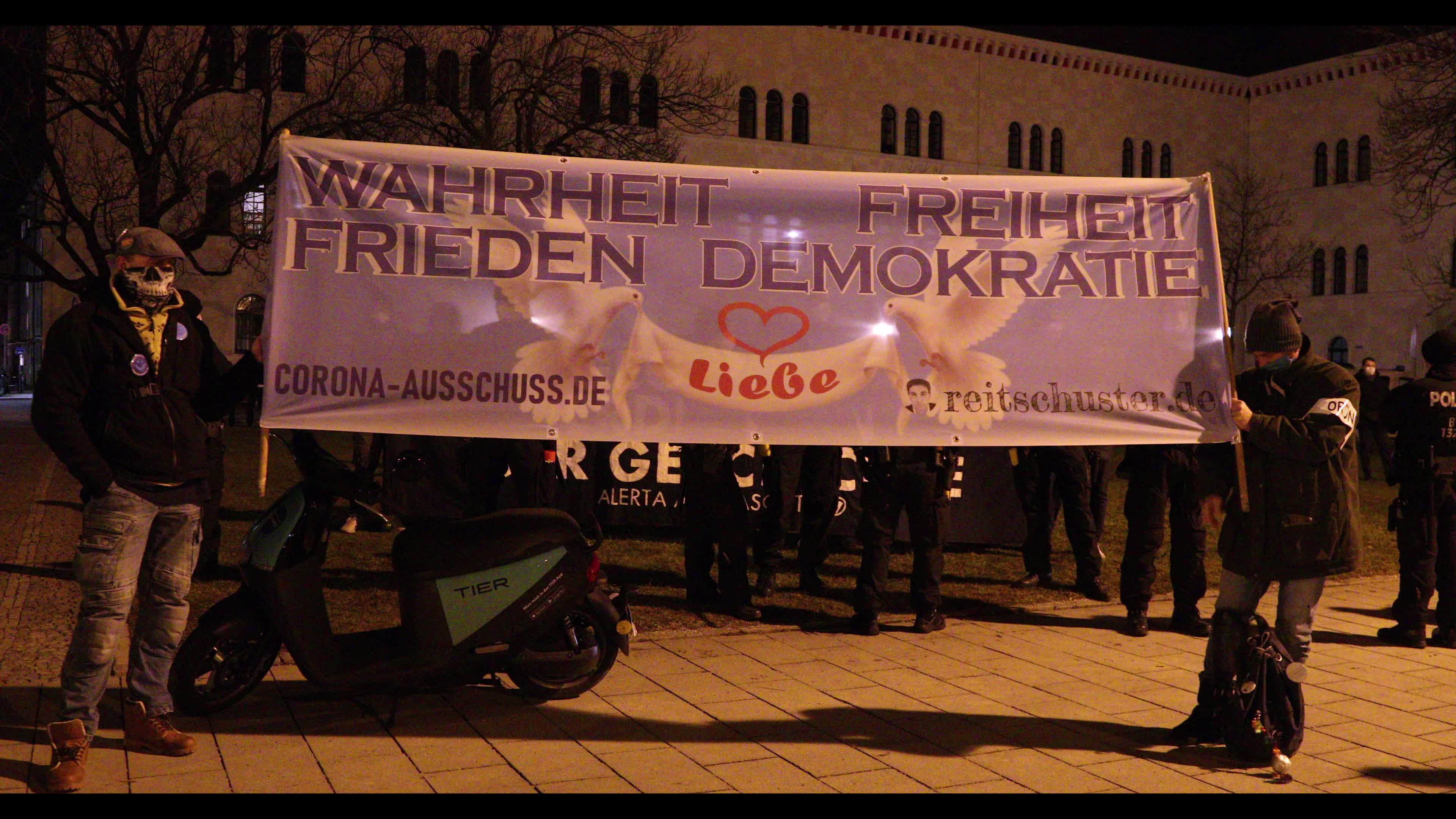 Querdenken protest: activists instrumentalize the Weisse Rose