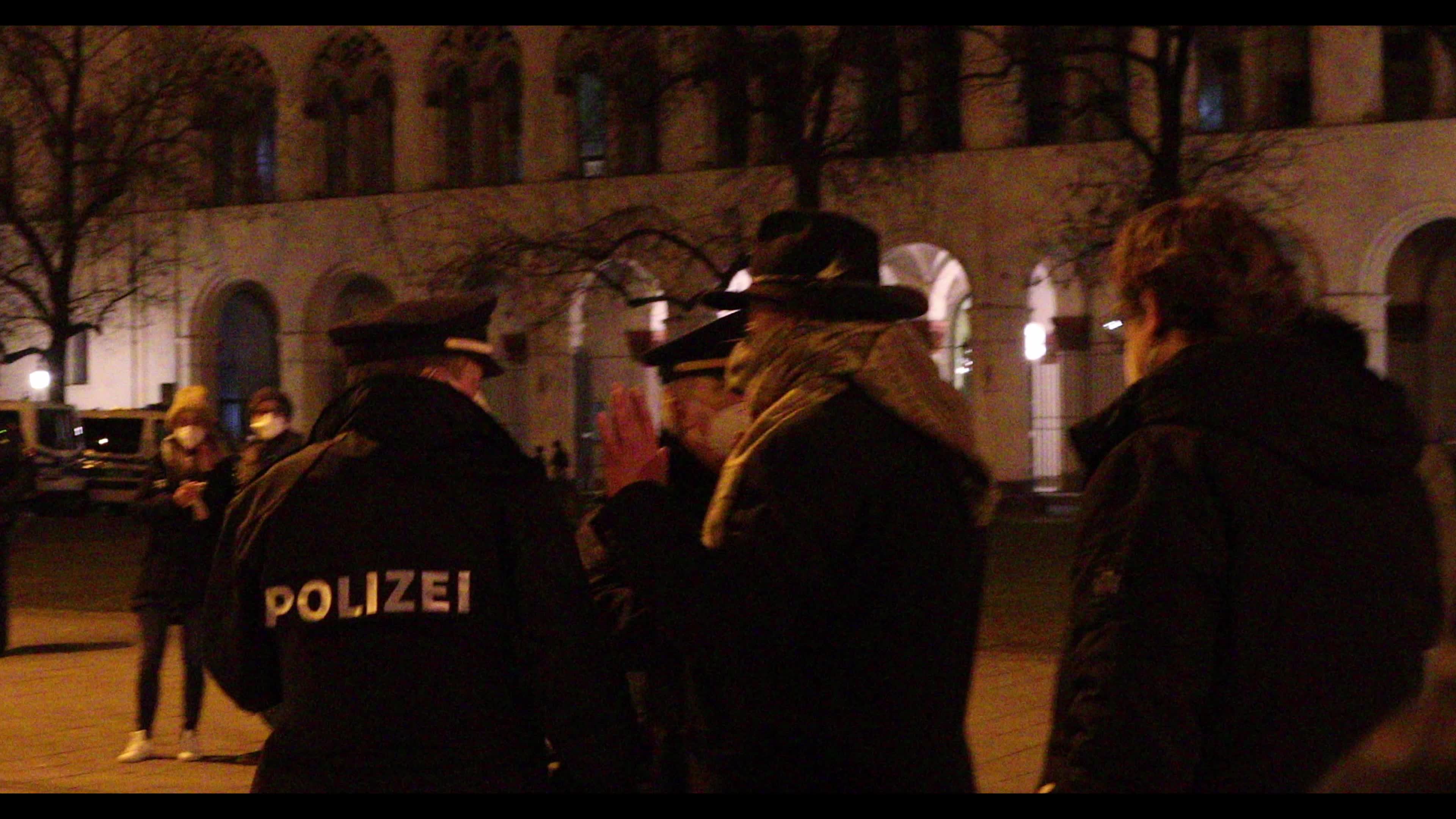 Querdenken protest: activists instrumentalize the Weisse Rose