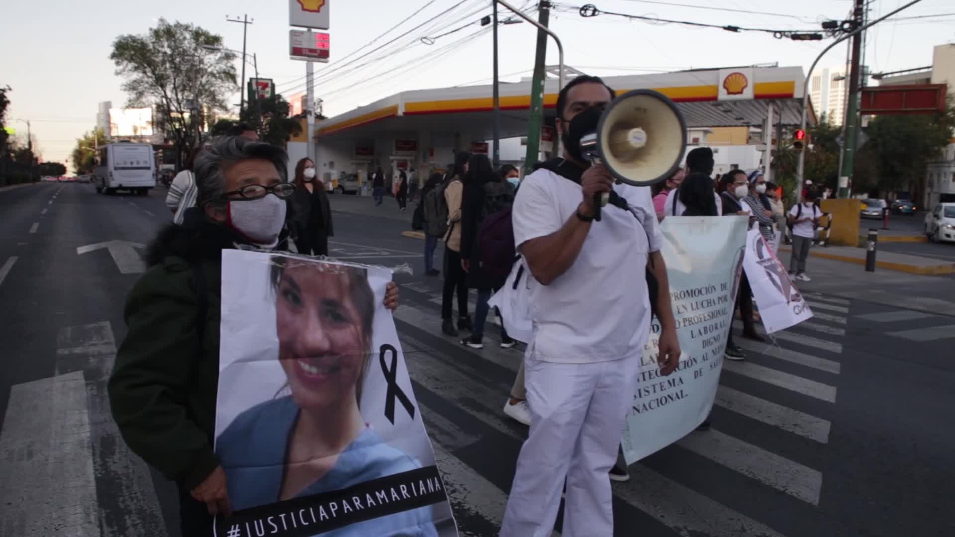 Health workers protest in Mexico City
