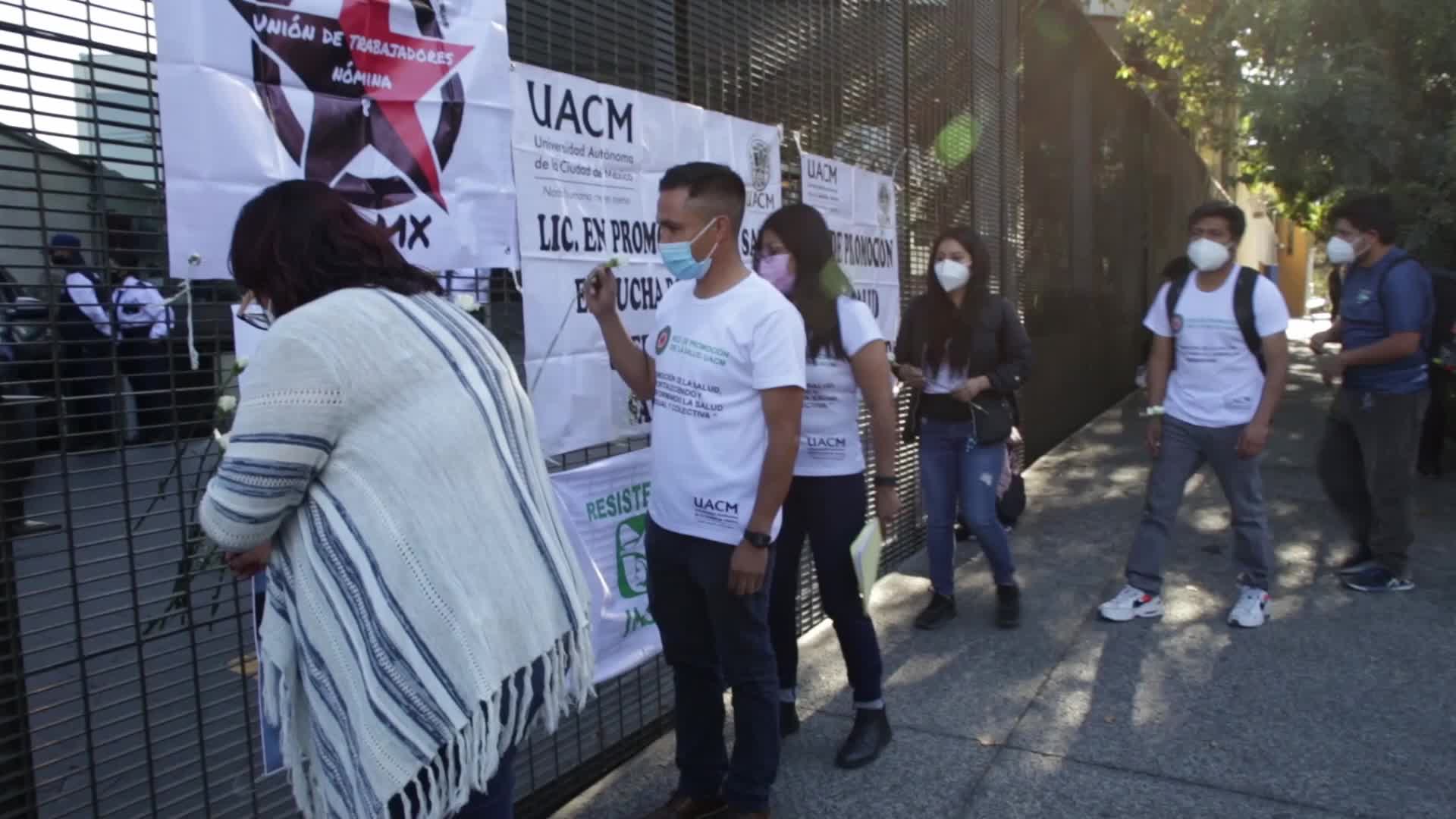 Health workers protest in Mexico City