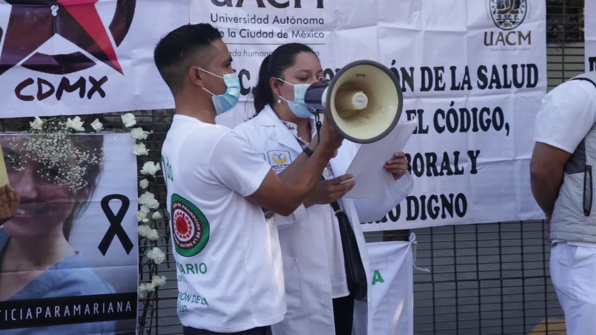 Health workers protest in Mexico City