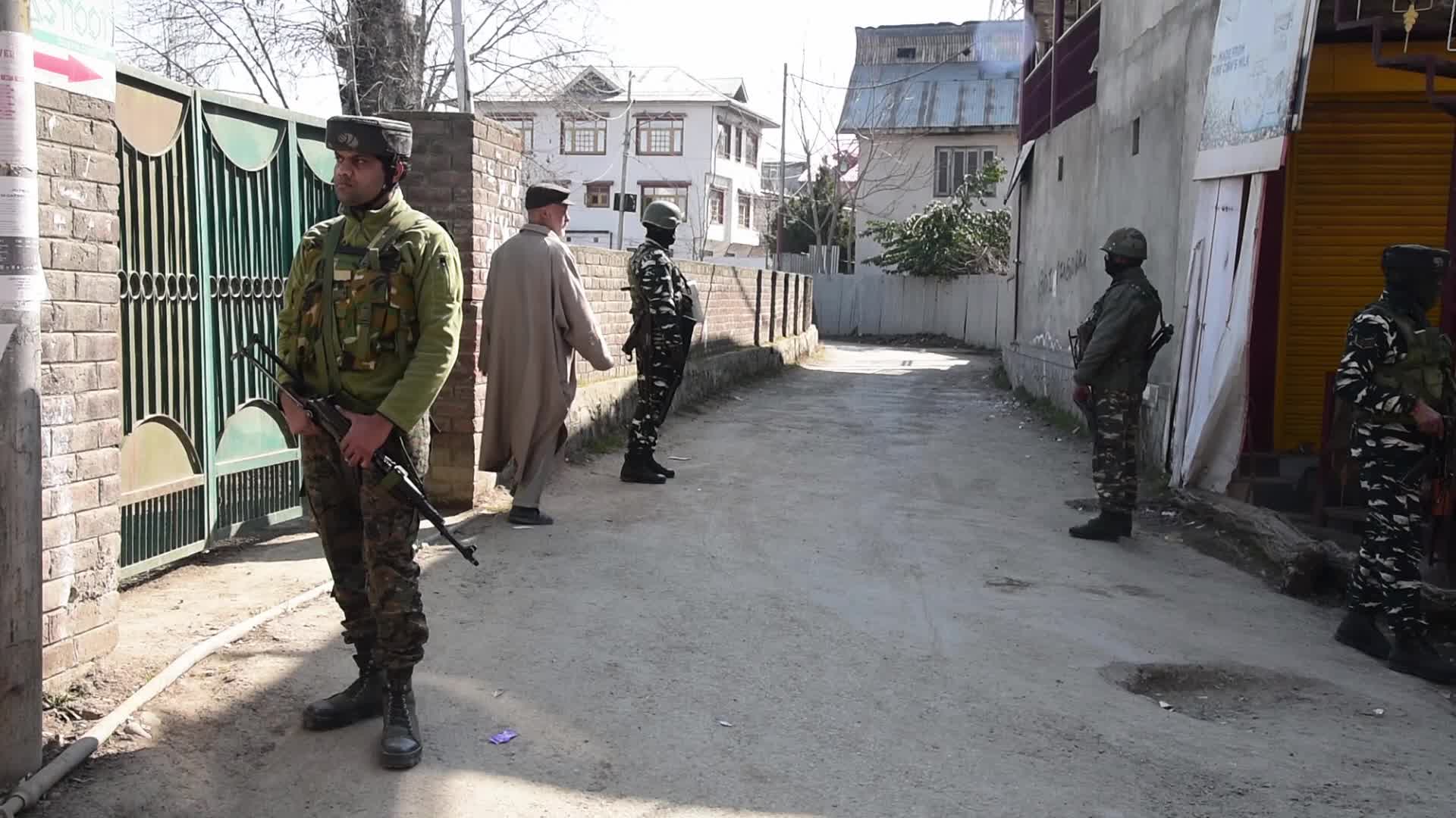 3 policemen, 3 militants killed in 3 encounters in Kashmir