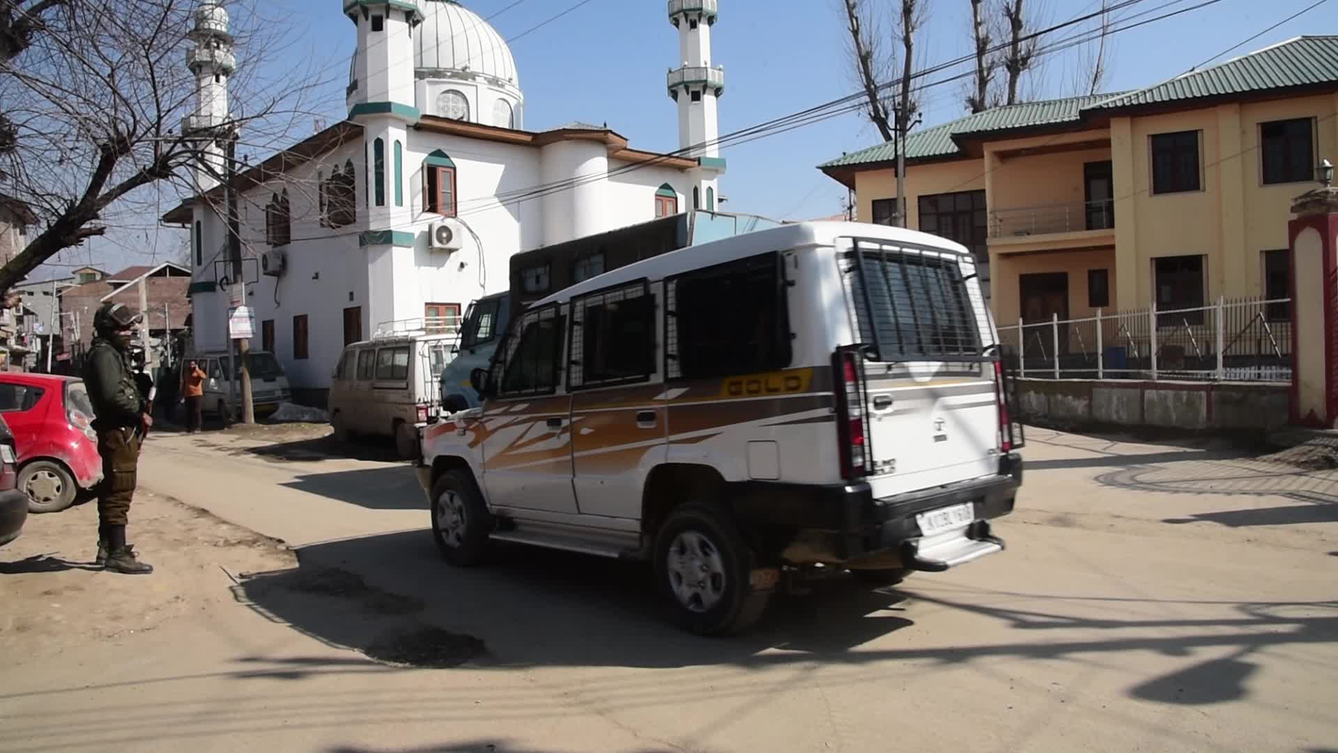 3 policemen, 3 militants killed in 3 encounters in Kashmir