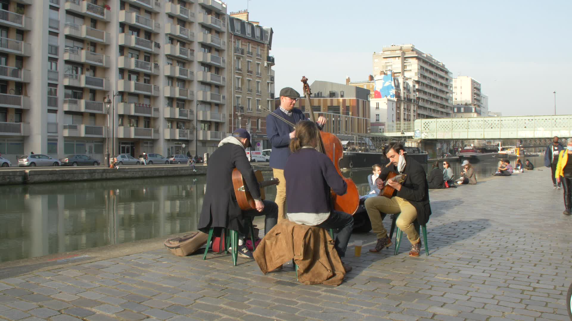 COVID: life in Paris while waiting for curfew