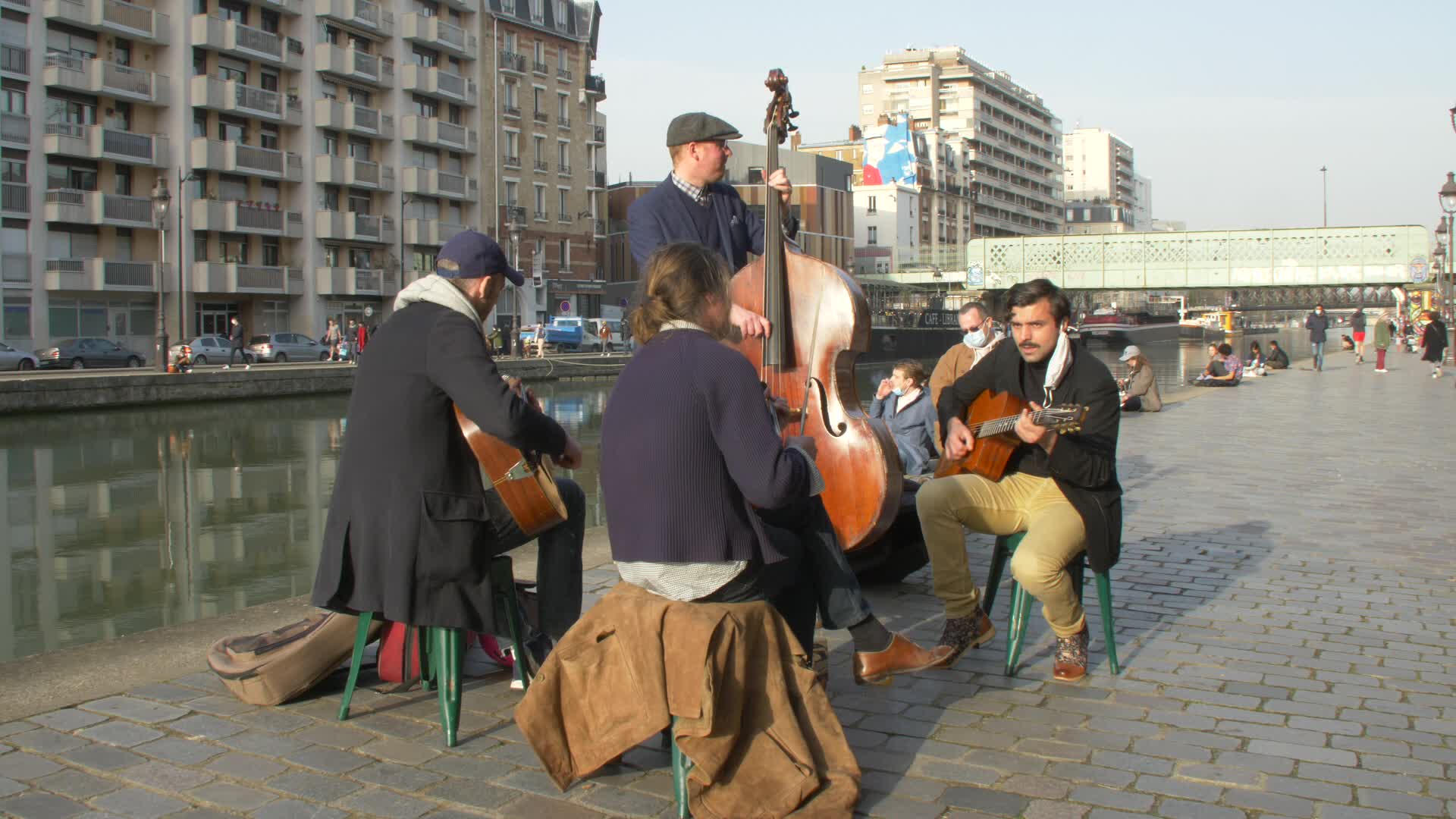 COVID: life in Paris while waiting for curfew