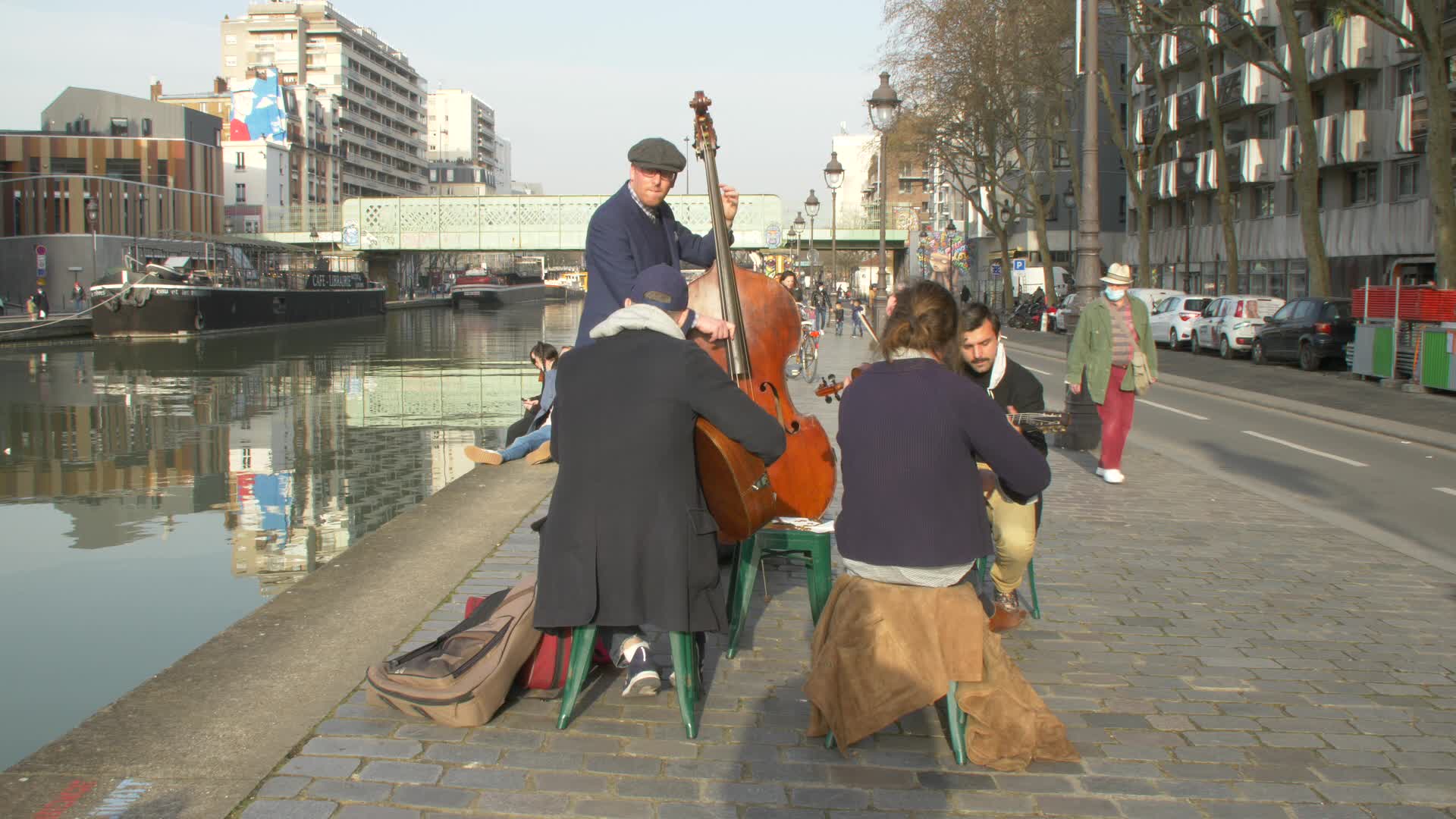 COVID: life in Paris while waiting for curfew