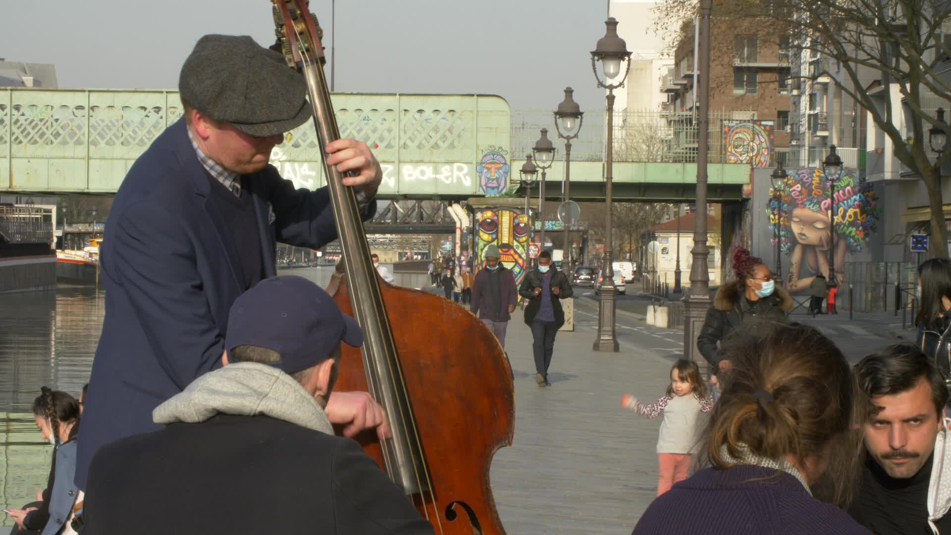 COVID: life in Paris while waiting for curfew