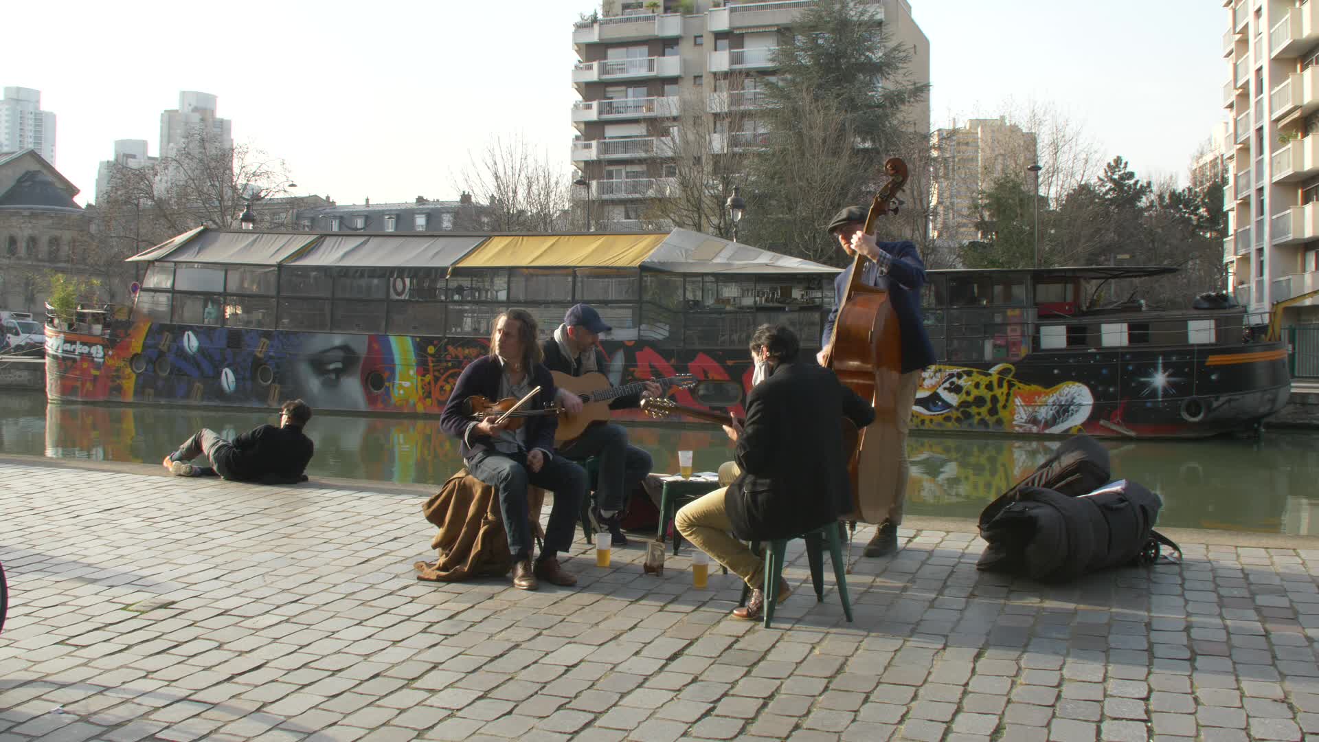 COVID: life in Paris while waiting for curfew