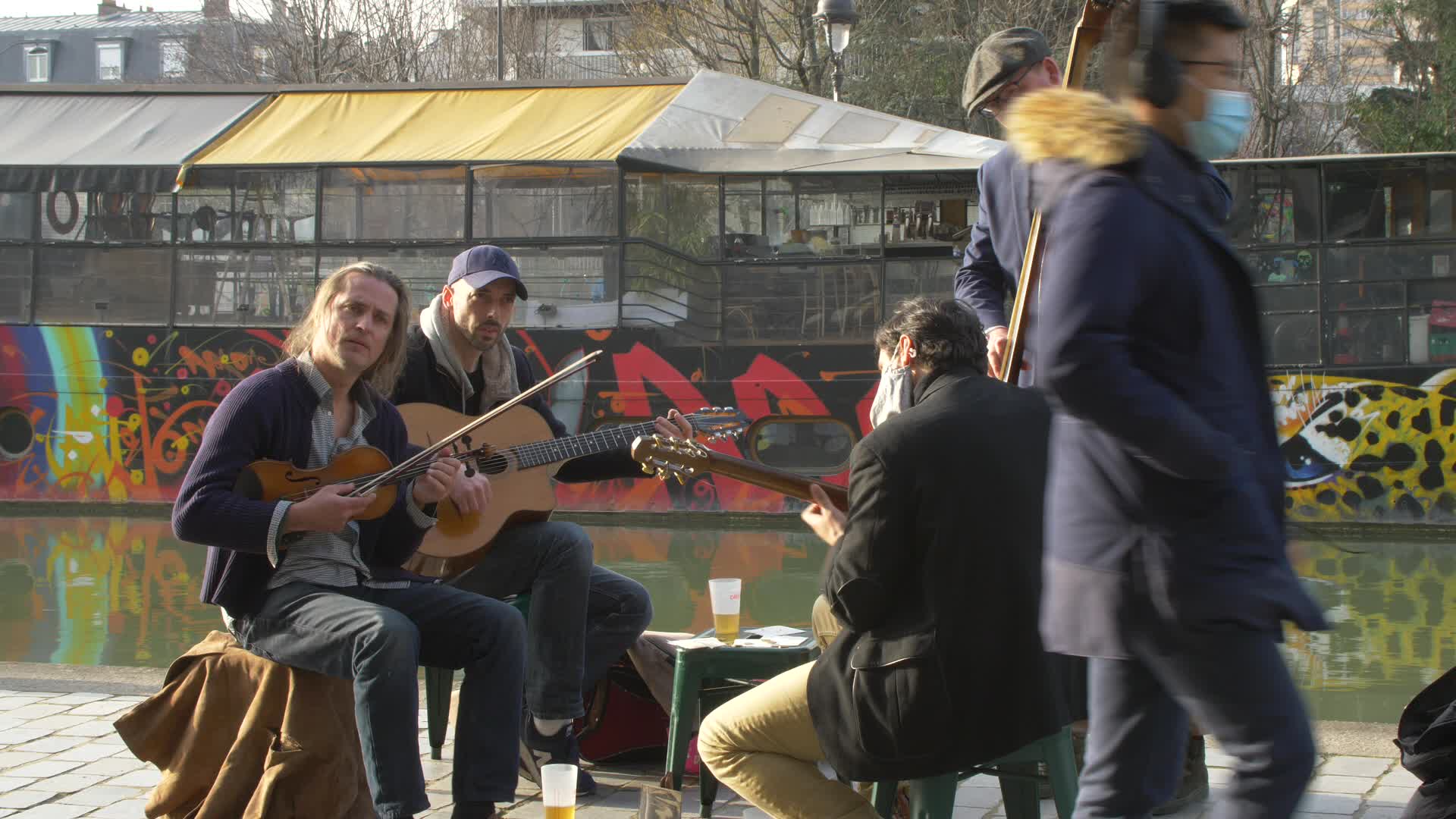 COVID: life in Paris while waiting for curfew