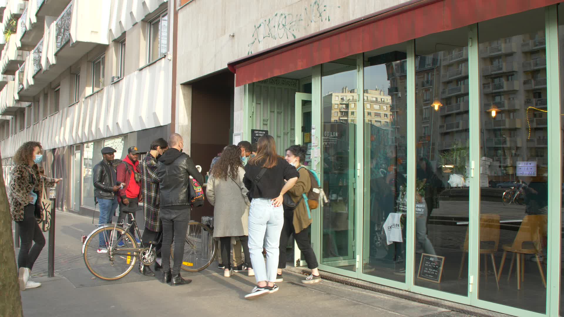 COVID: life in Paris while waiting for curfew