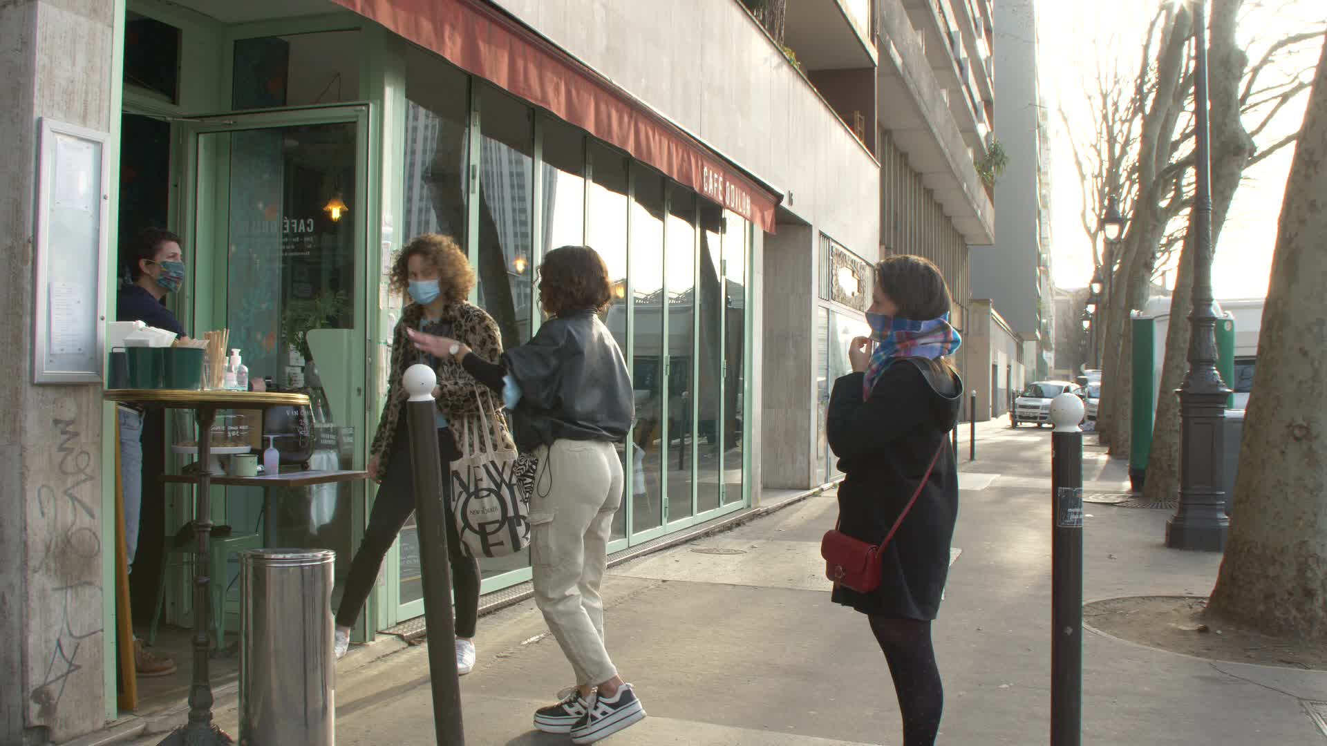 COVID: life in Paris while waiting for curfew