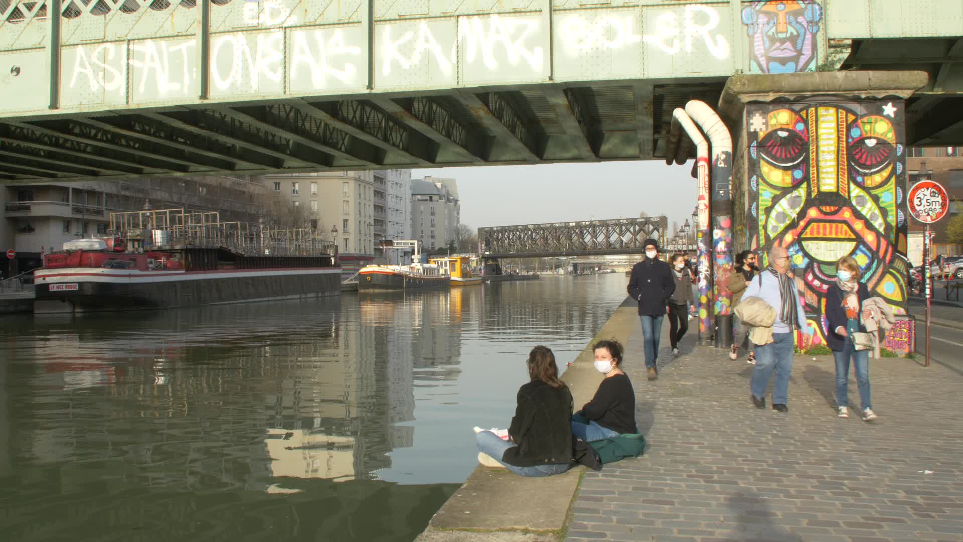 COVID: life in Paris while waiting for curfew