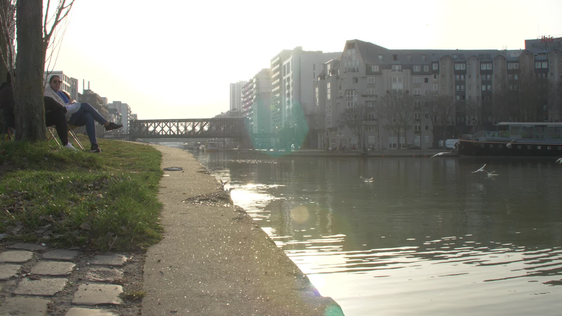 COVID: life in Paris while waiting for curfew