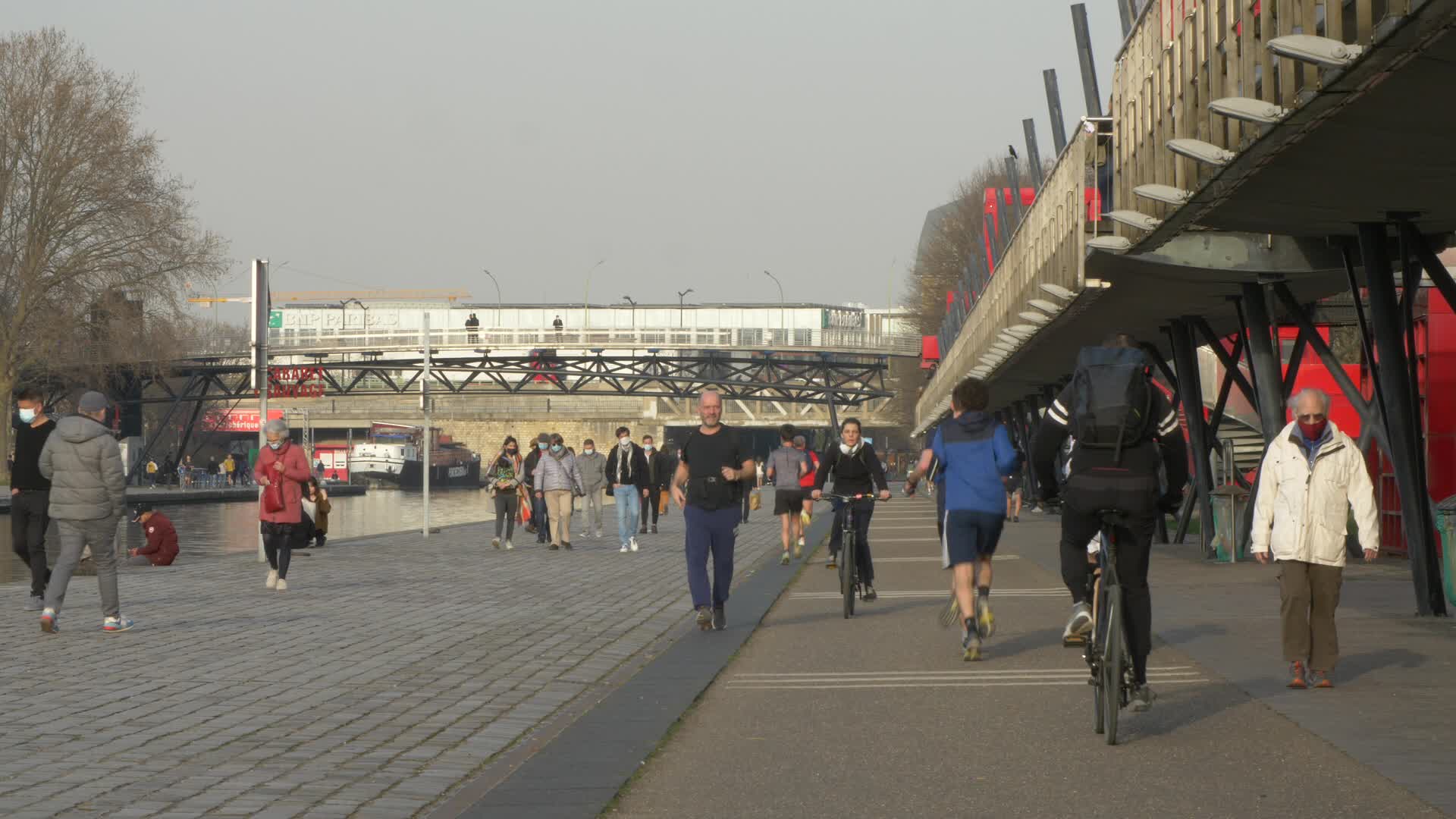 COVID: life in Paris while waiting for curfew