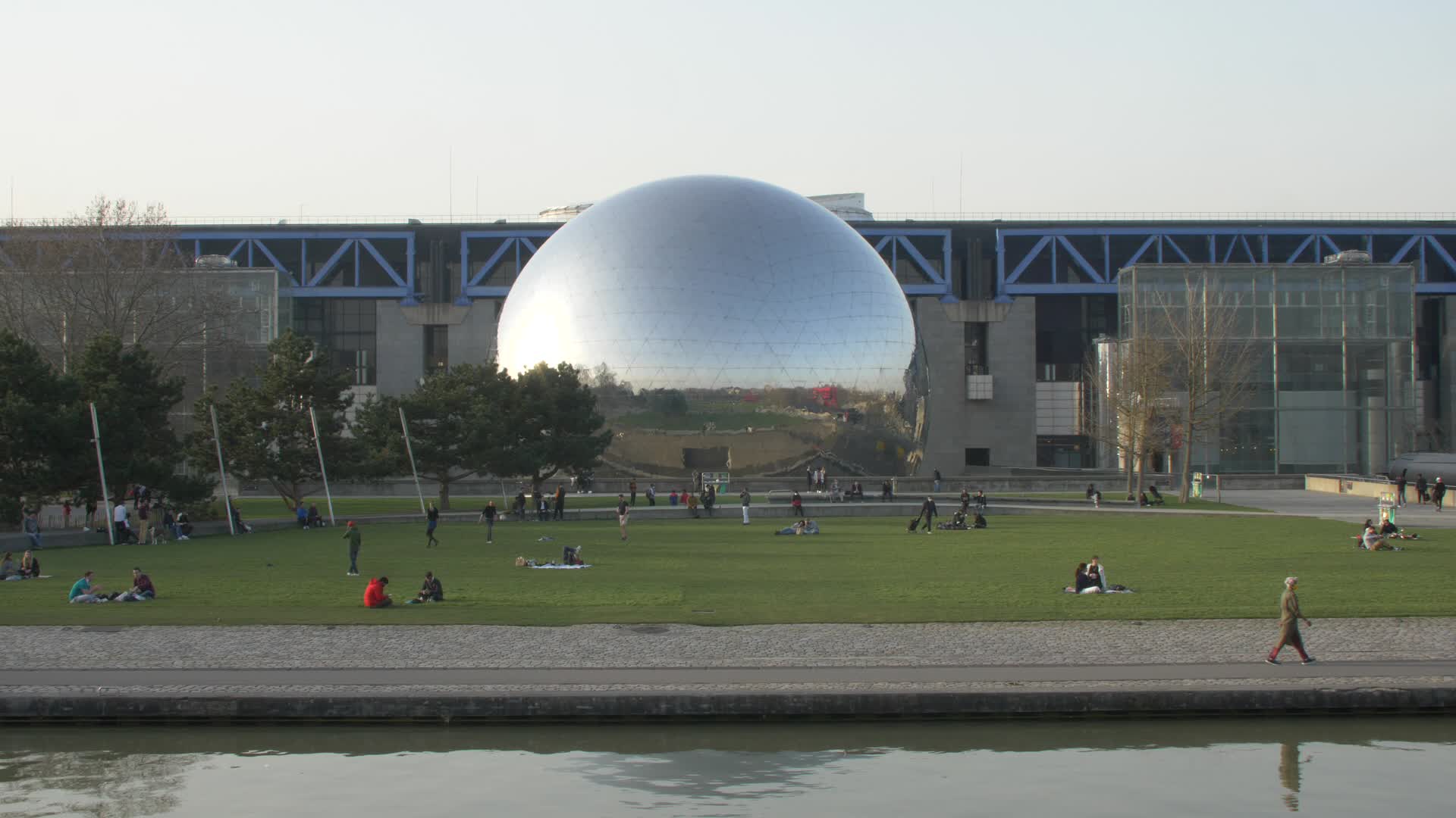 COVID: life in Paris while waiting for curfew