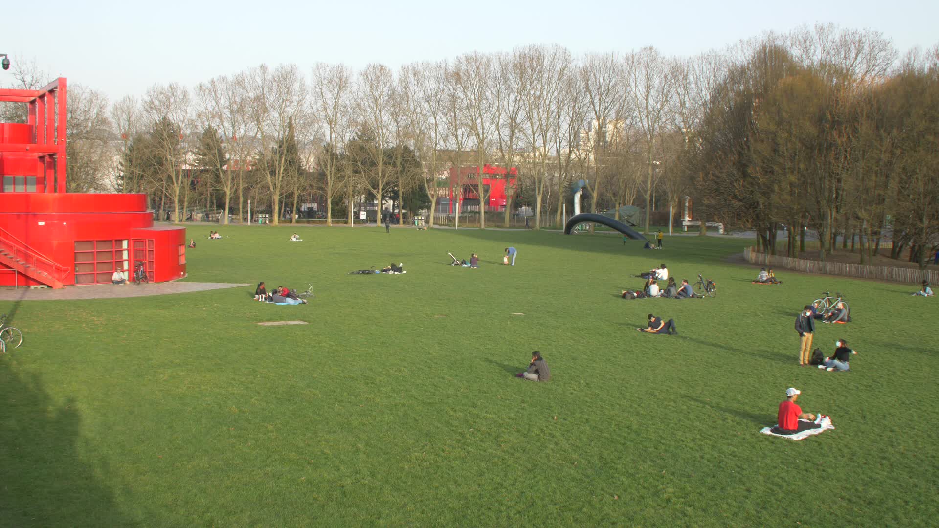 COVID: life in Paris while waiting for curfew