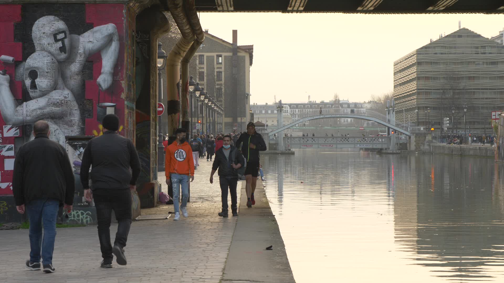 COVID: life in Paris while waiting for curfew