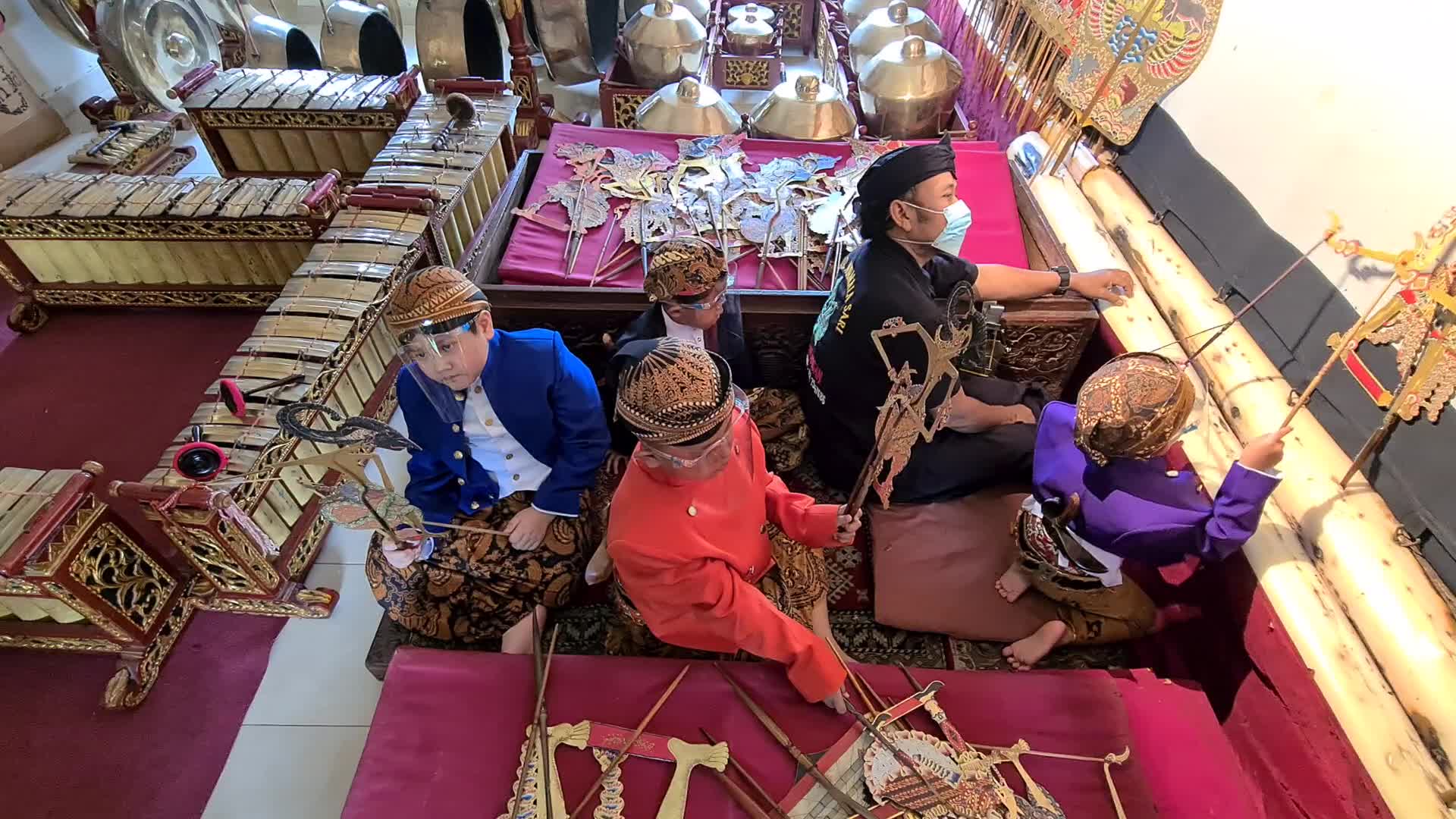 Puppets school in Indonesia amid the Covid-19