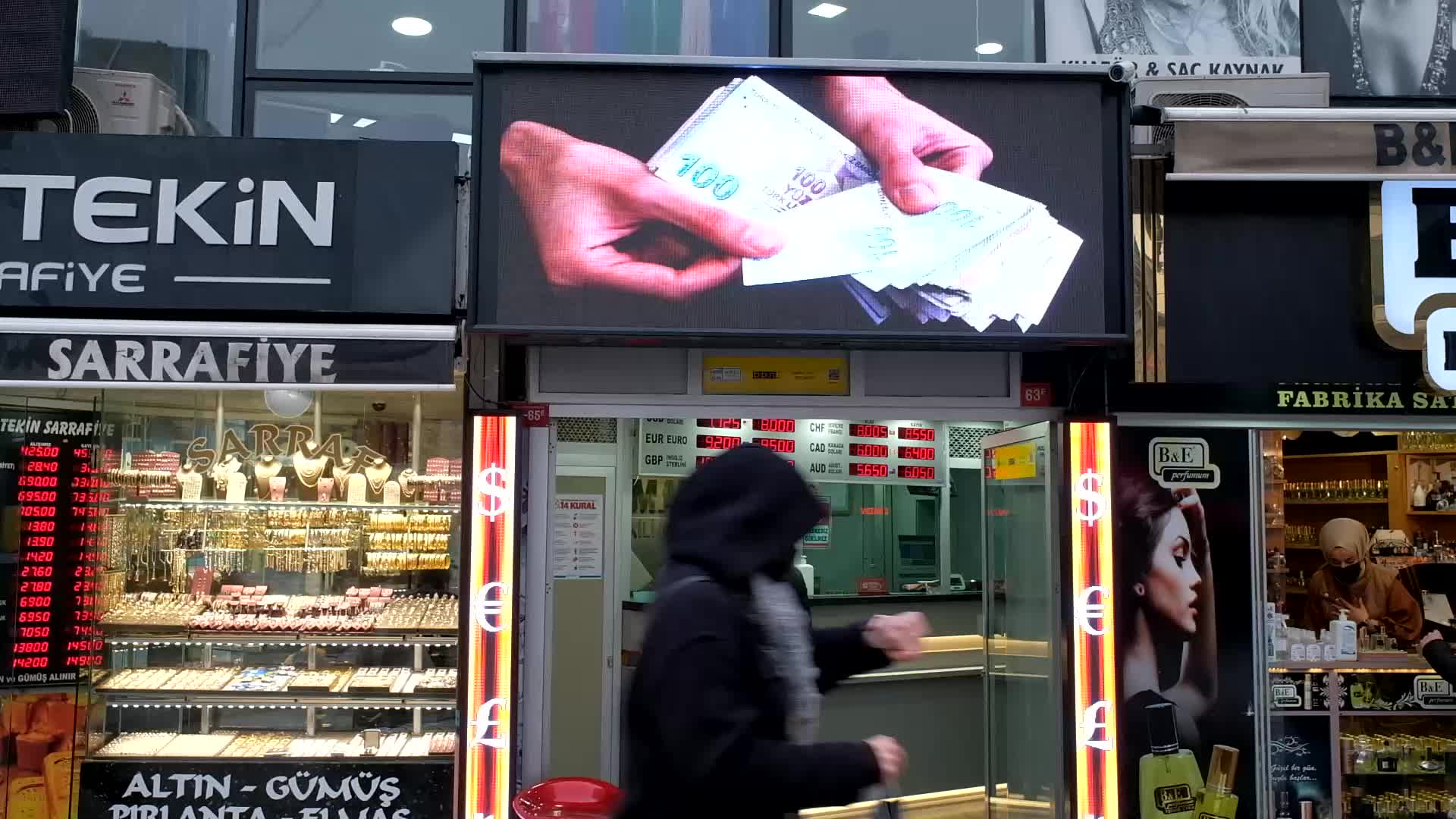 Turkish lira sets new record low
