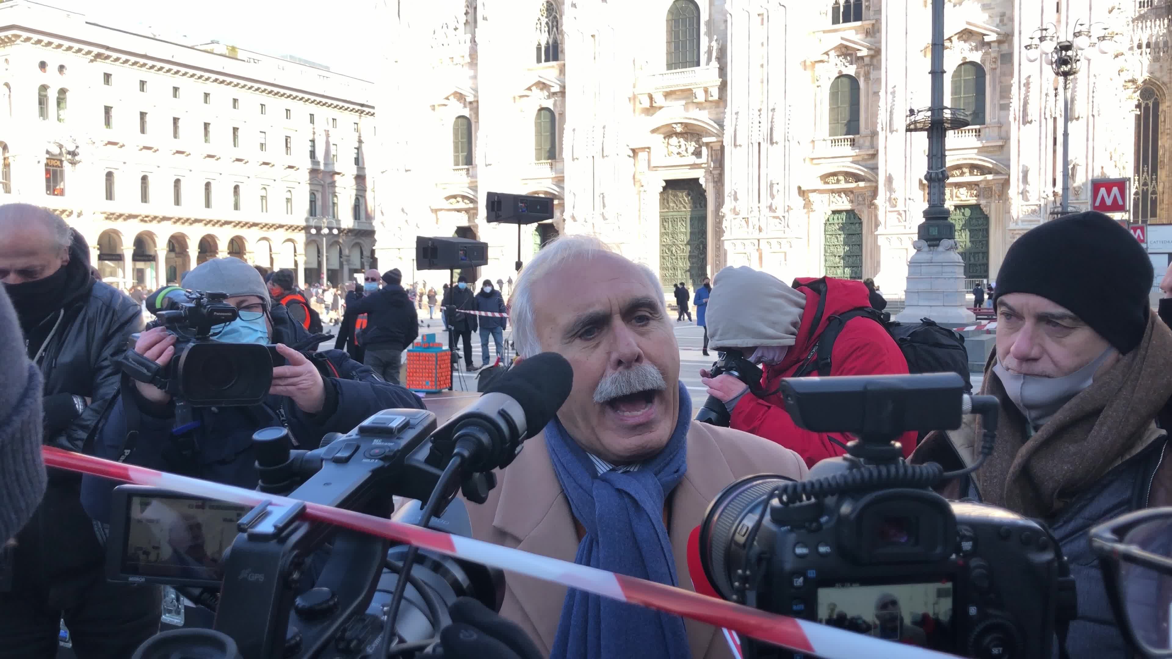 Gilet Arancioni protest against the restriction of Coronavirus Emergency