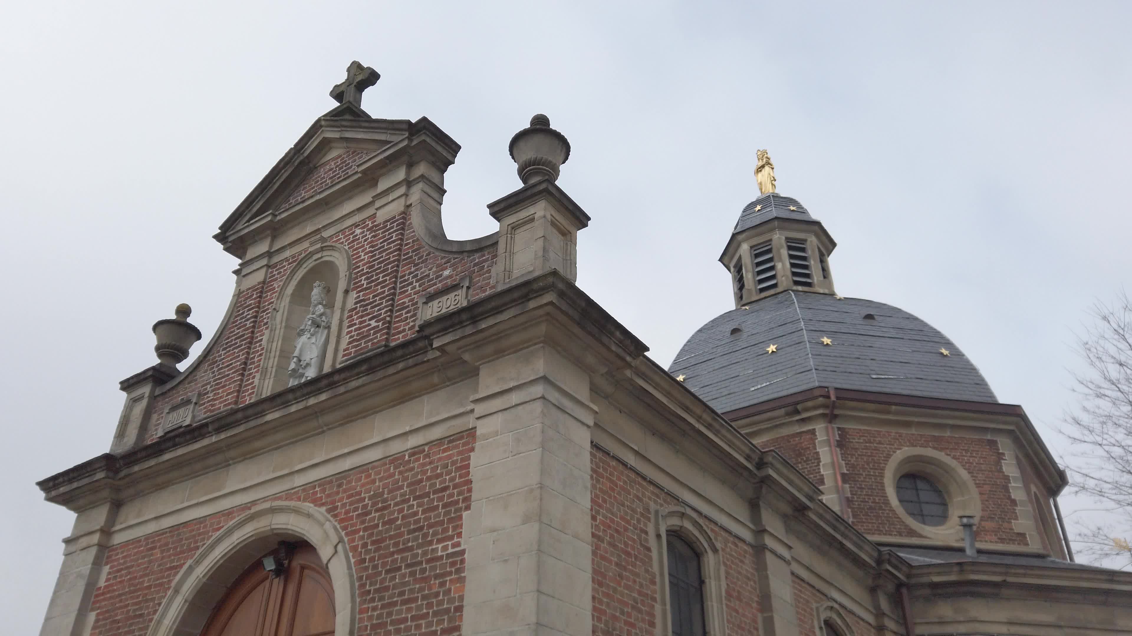 Cycling Flanders Classics race starts with the Omloop Het Nieuwsblad