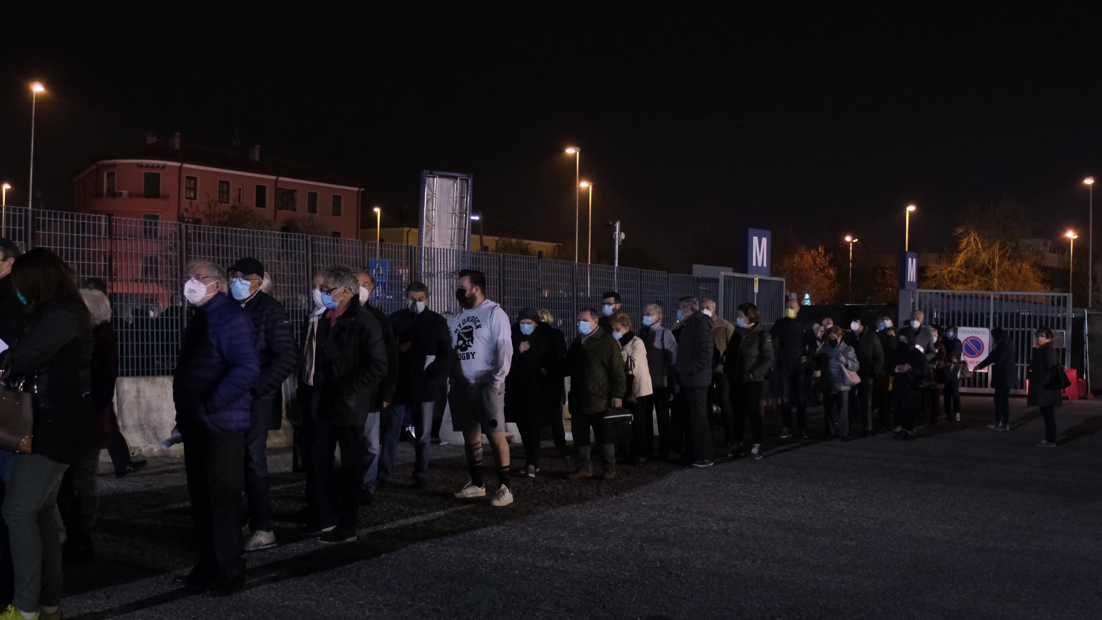 Night queue for the Covid-19 vaccination in Padua