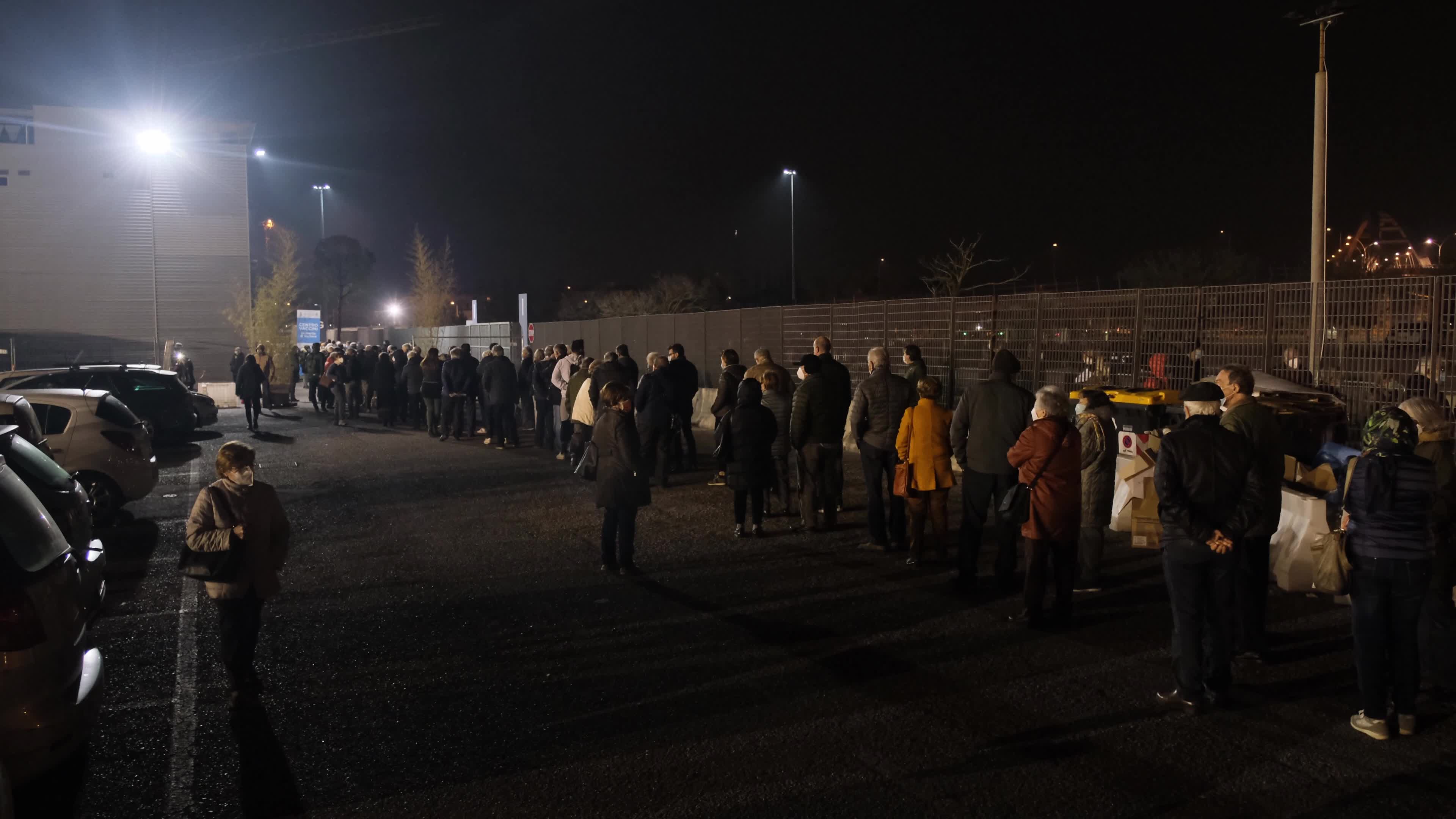 Night queue for the Covid-19 vaccination in Padua