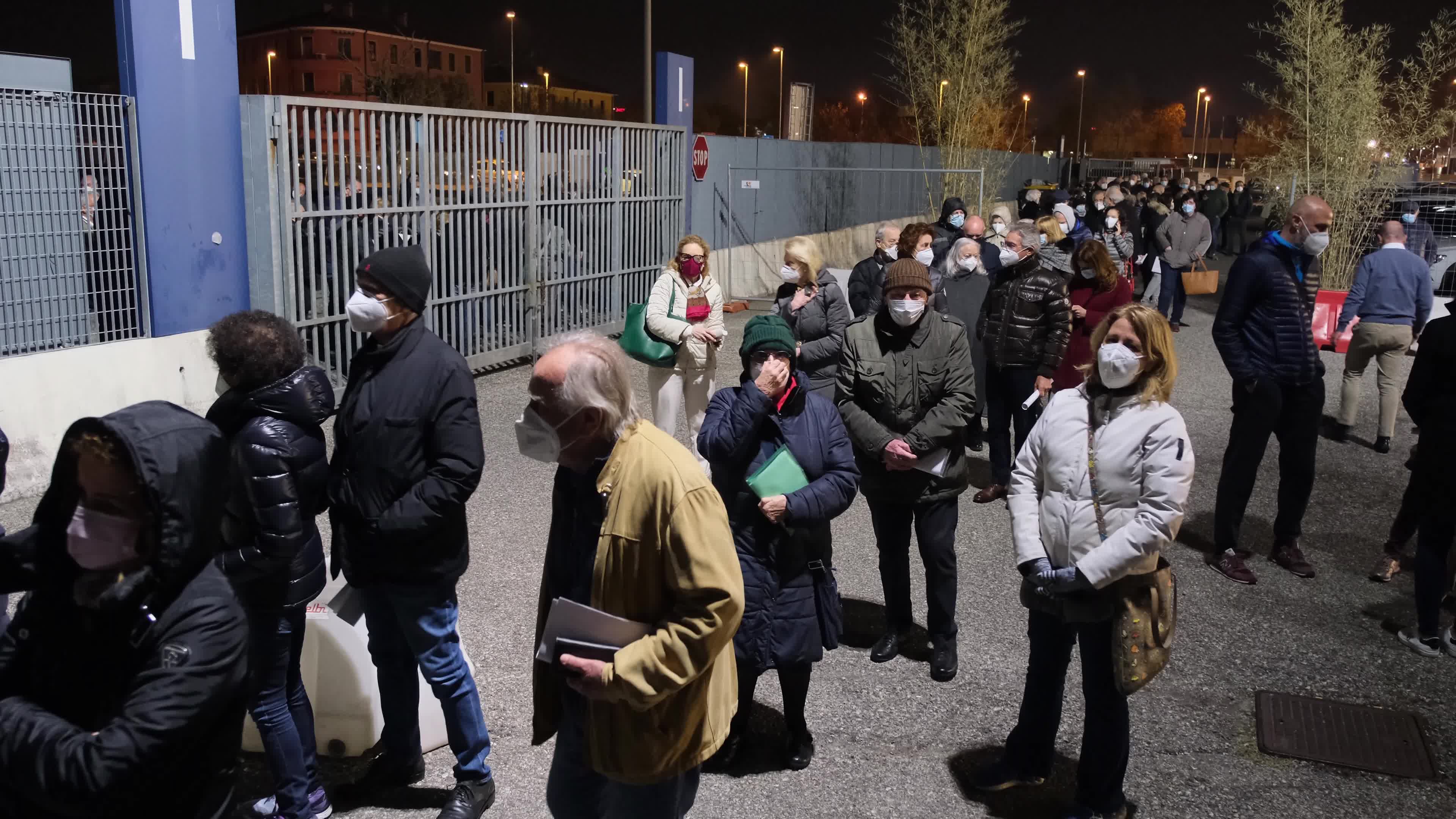 Night queue for the Covid-19 vaccination in Padua