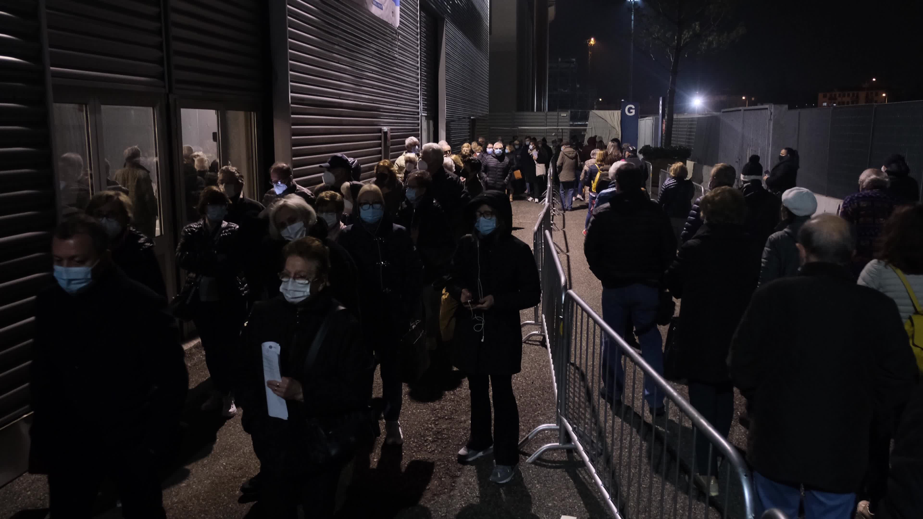 Night queue for the Covid-19 vaccination in Padua