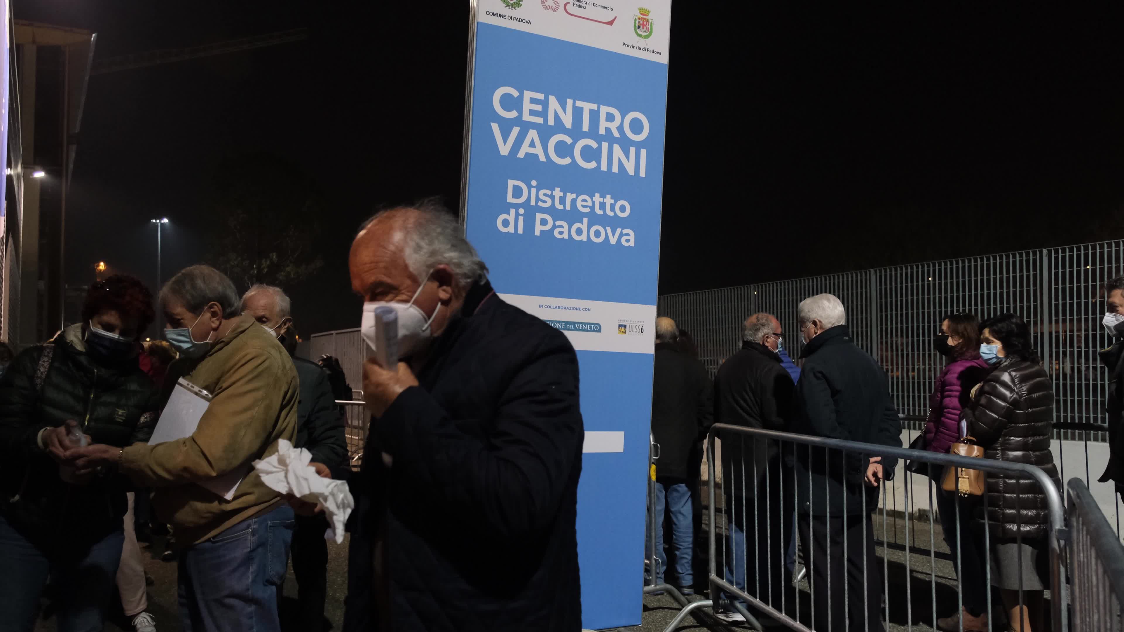 Night queue for the Covid-19 vaccination in Padua