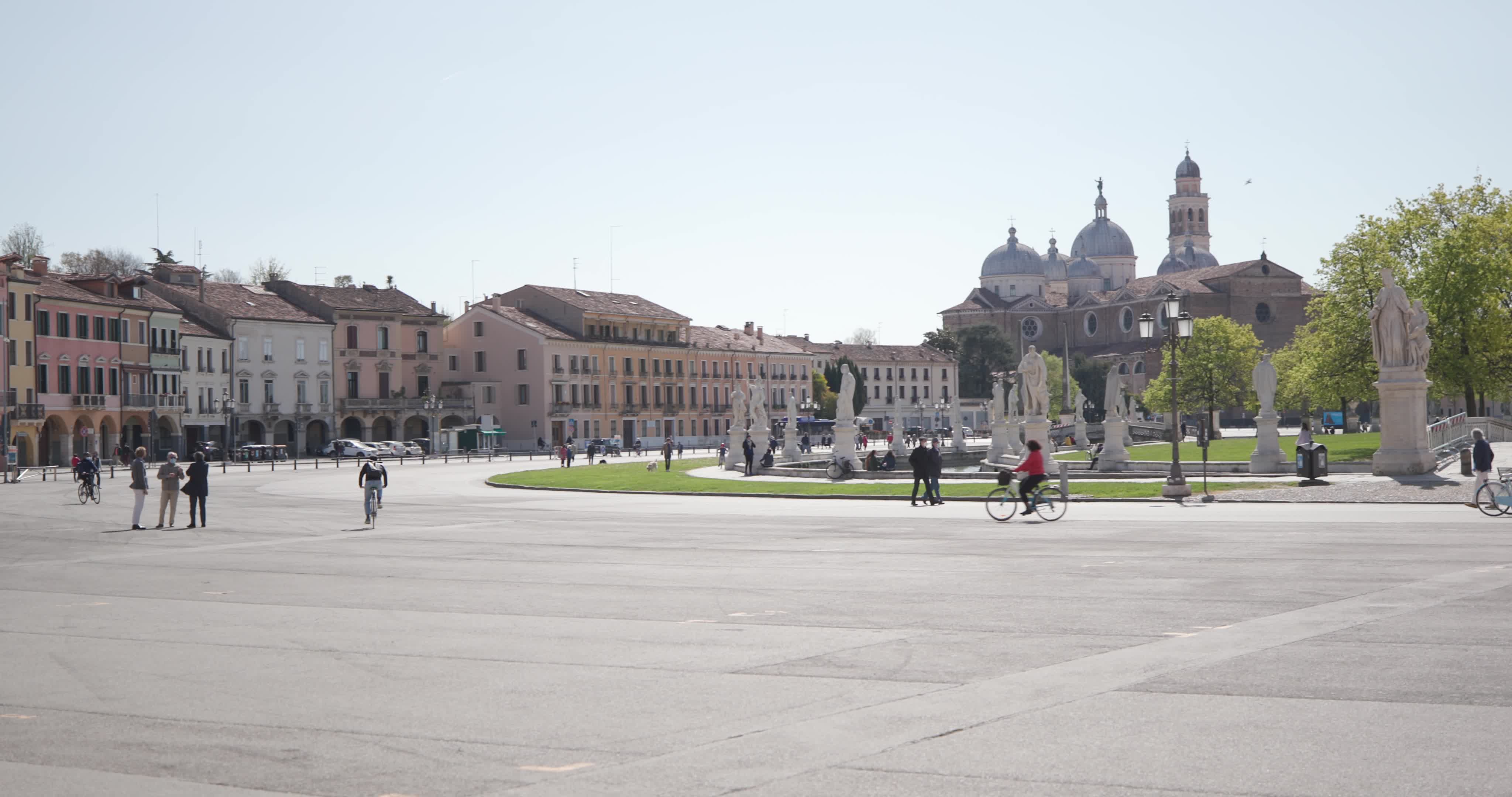 Easter Monday on 'red zone' in Italy