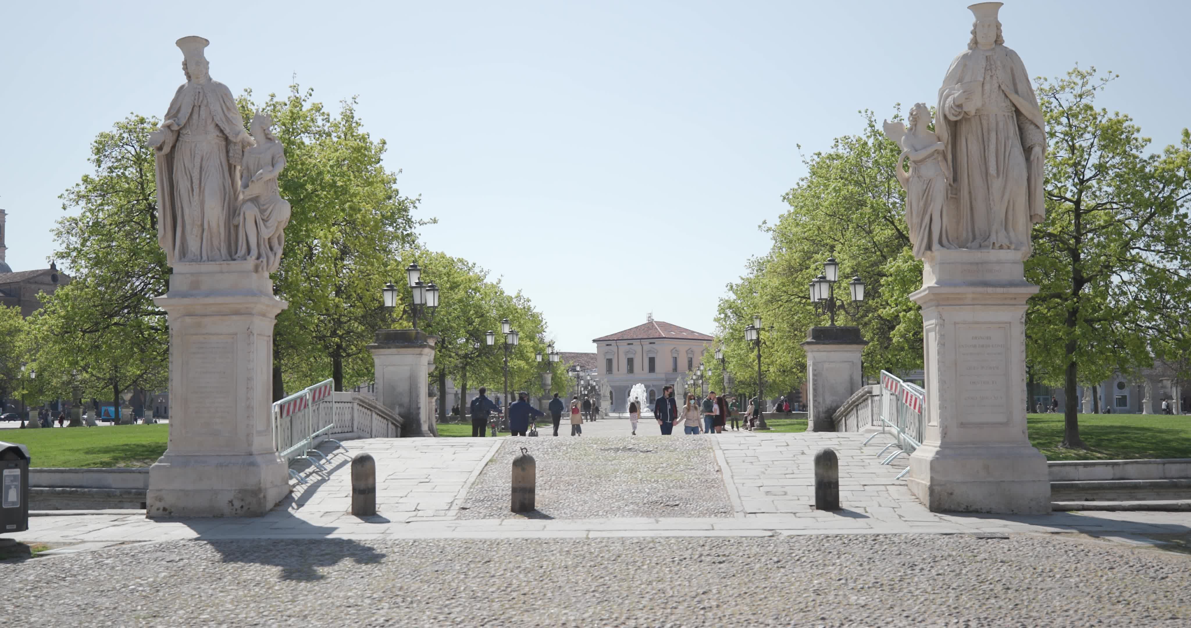 Easter Monday on 'red zone' in Italy