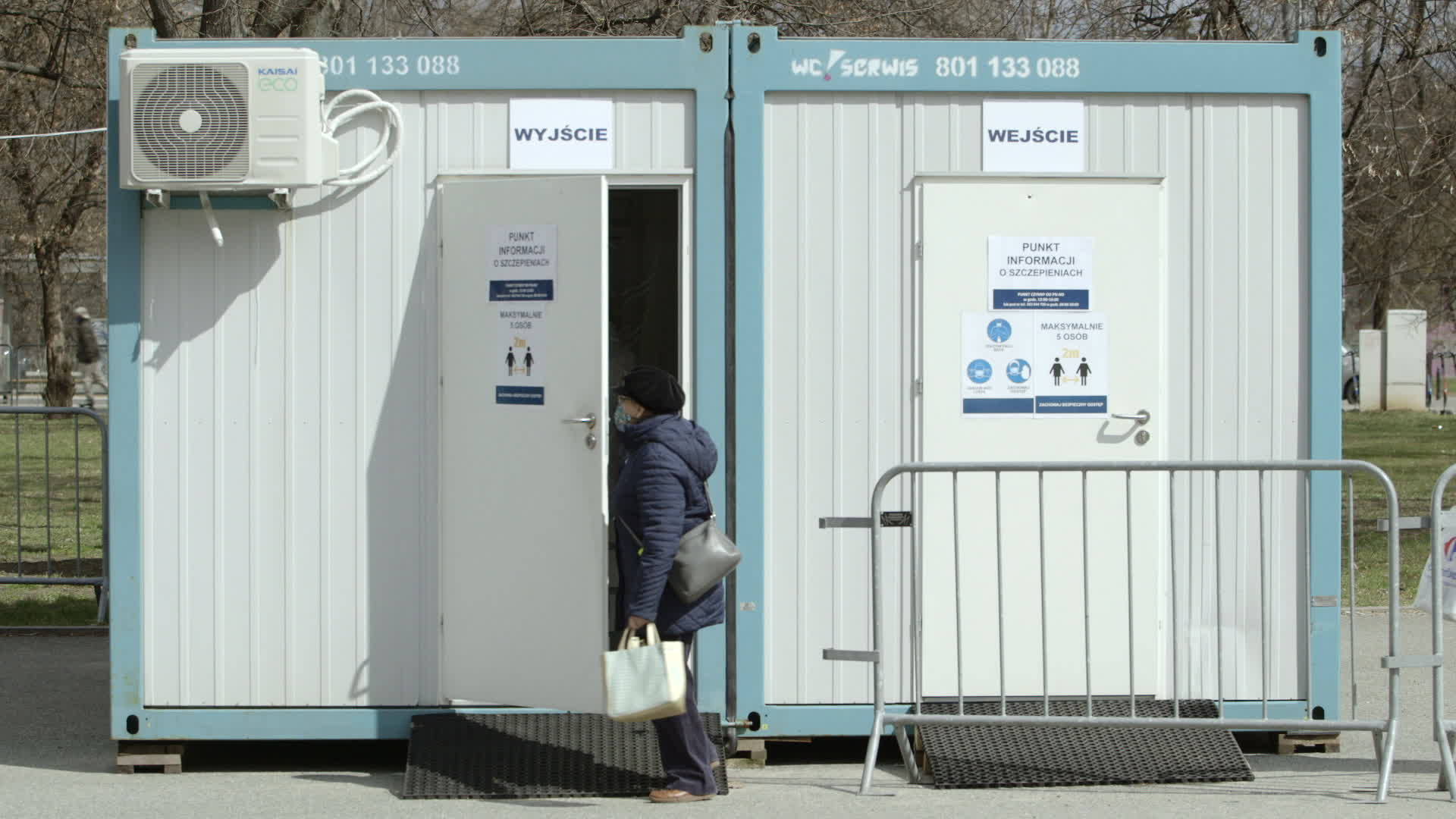 Warsaw creates mass COVDI-19 vaccination points 