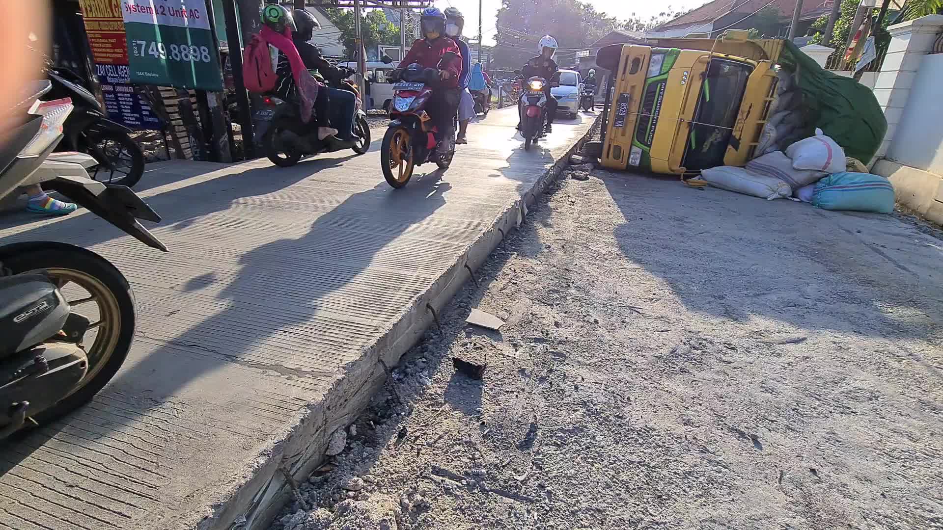 Truck crashed due to stalling road construction in Indonesia