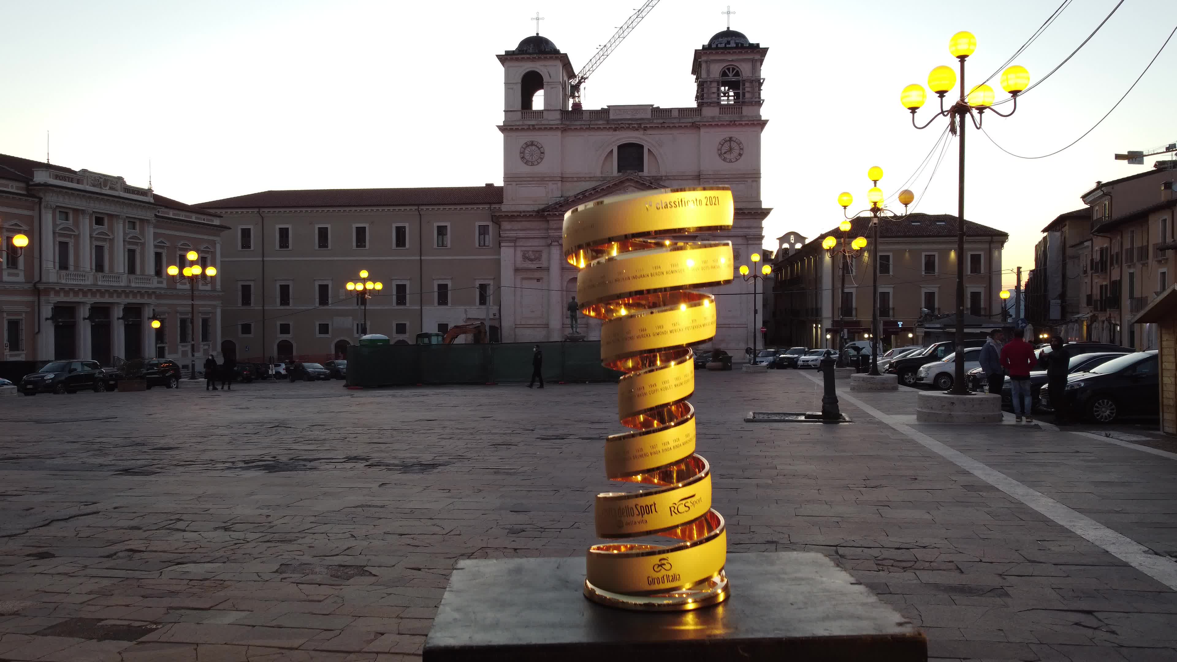 Giro d'Italia Trophy arrives in L'Aquila