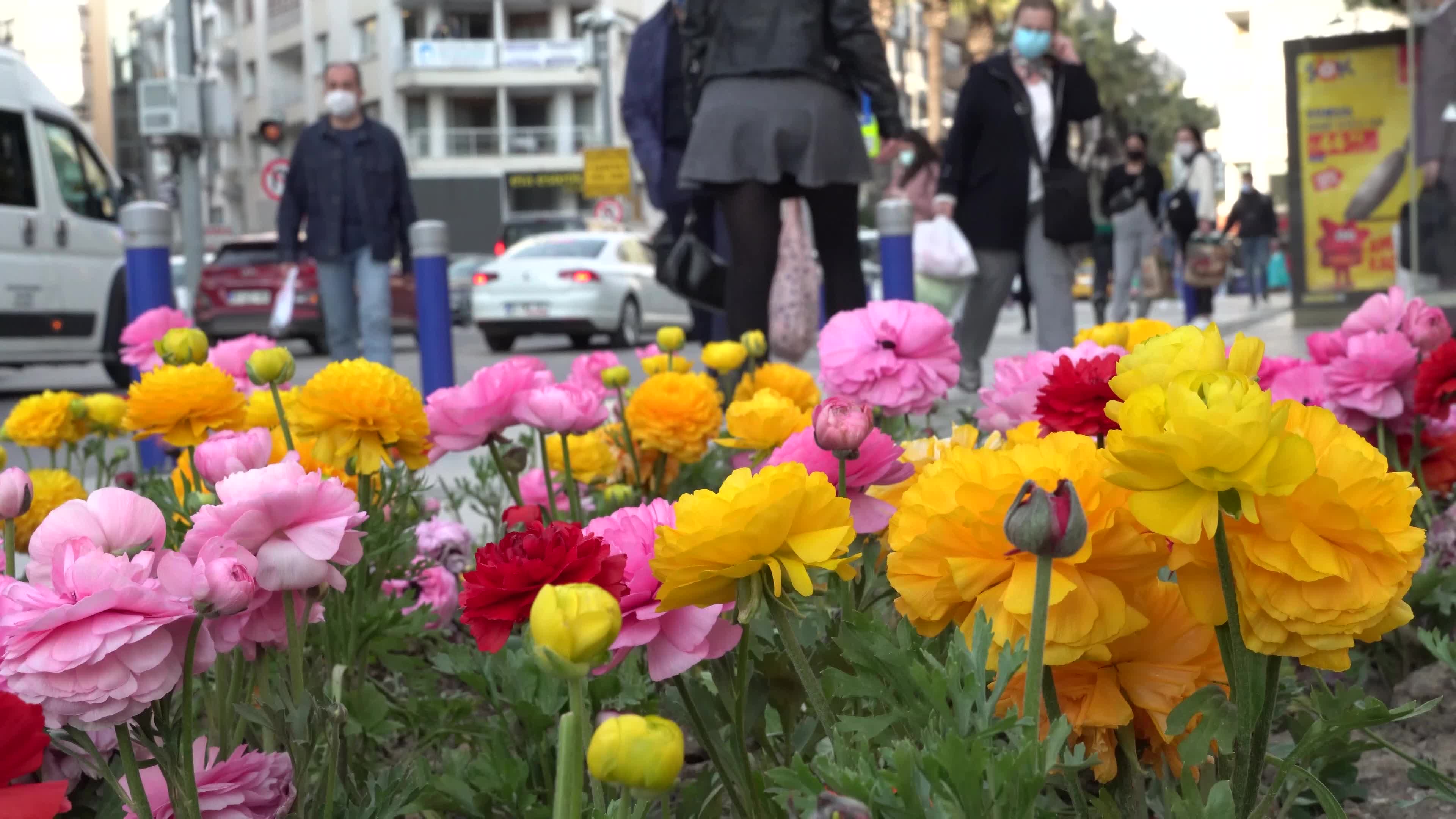 Turkish people enjoy spring time during outbreak Covid-19 in Izmir, Turkey