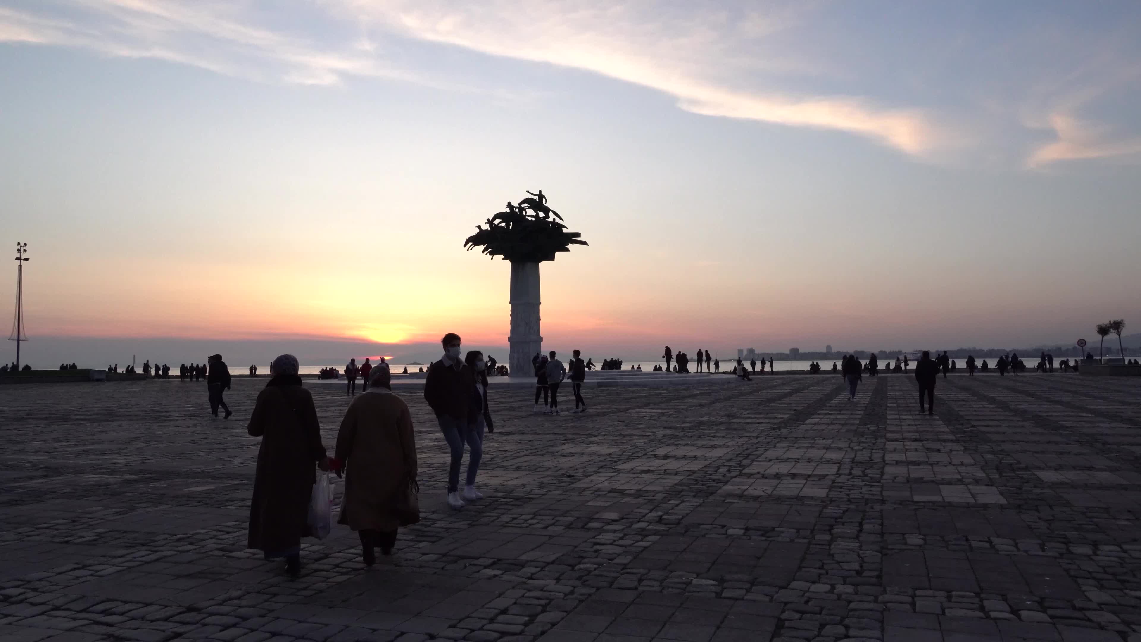 Turkish people enjoy spring time during outbreak Covid-19 in Izmir, Turkey