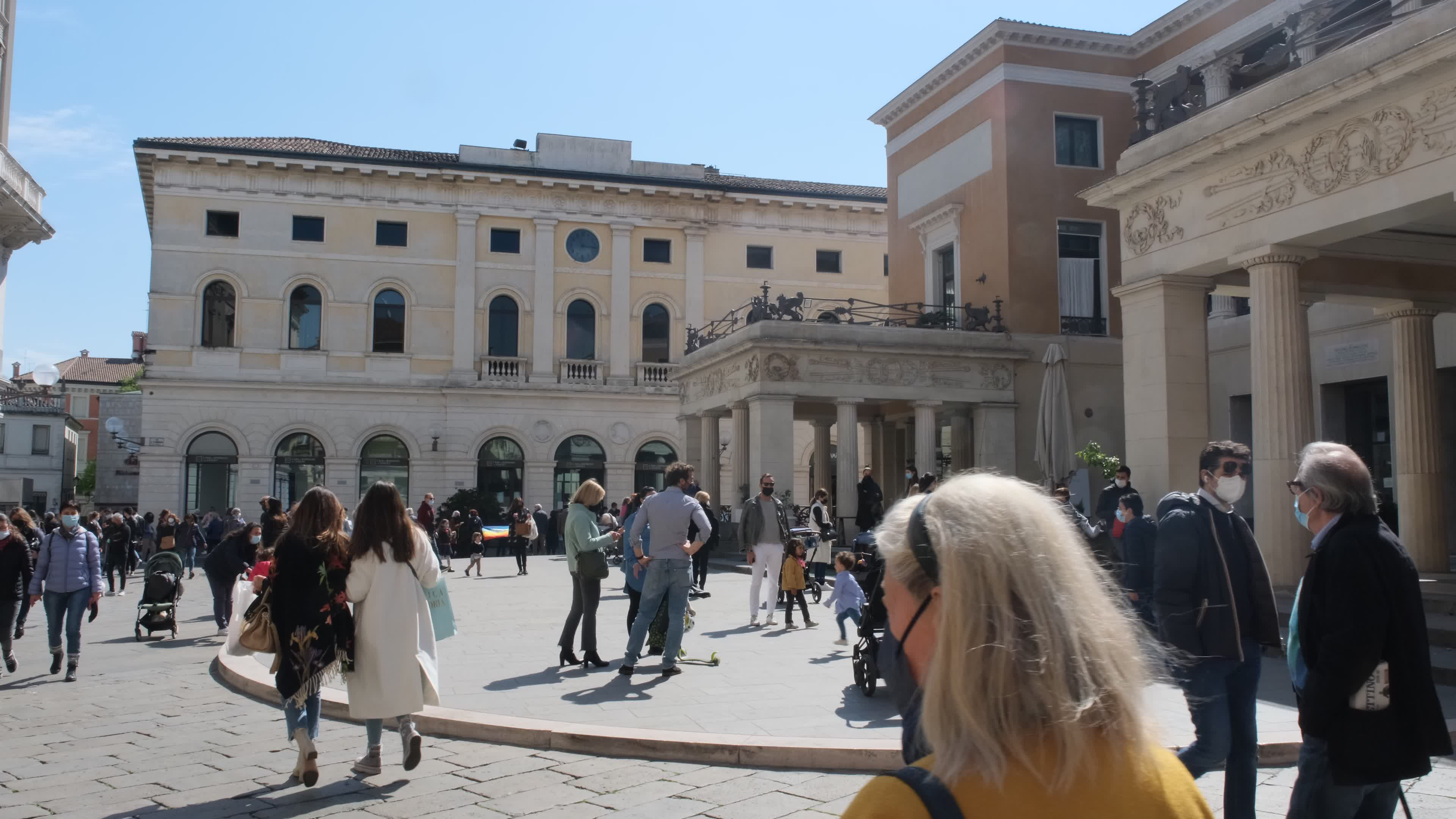 Daily life in Padua during the first Saturday in the orange zone