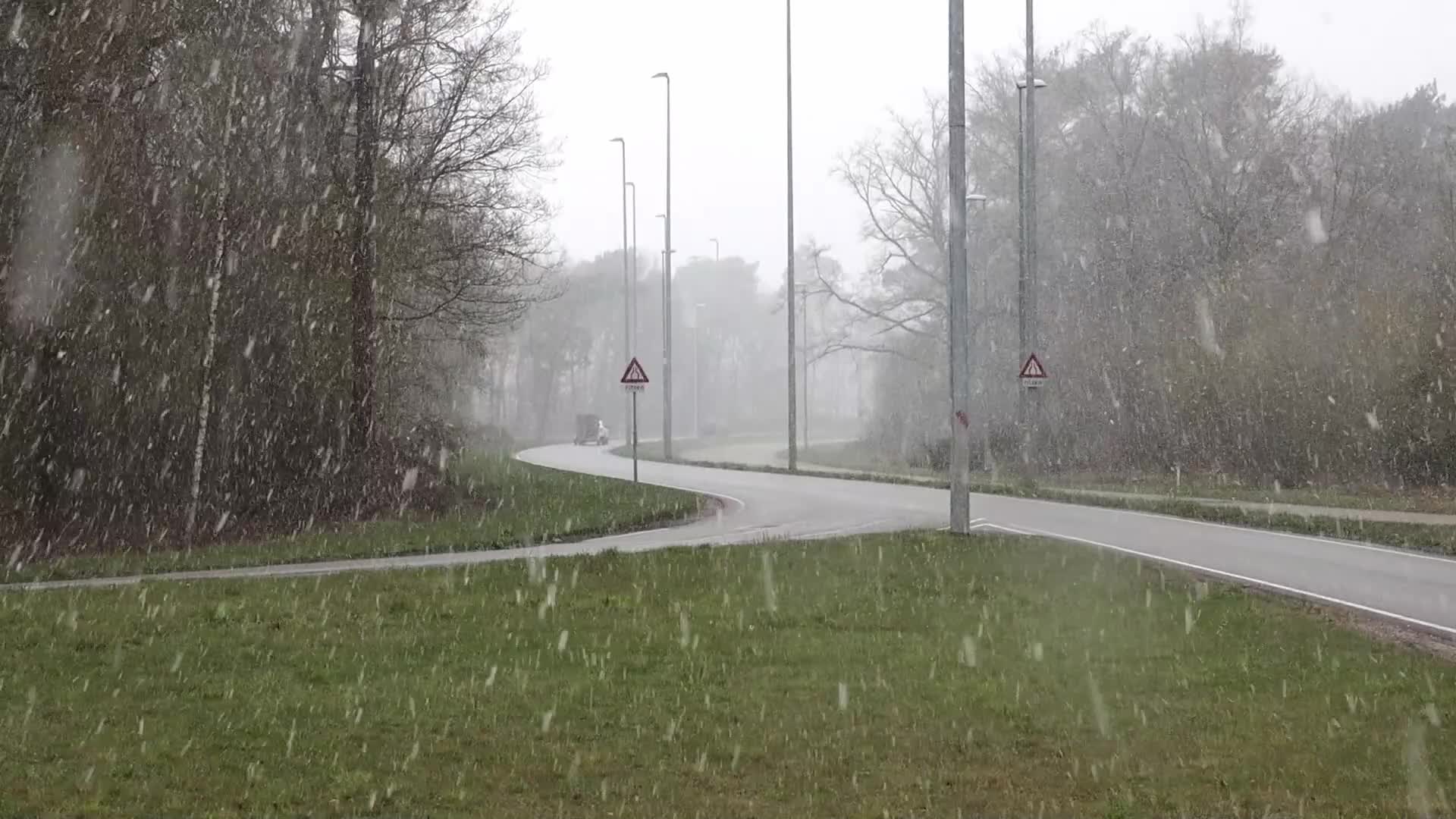 Snowfall in Netherlands during the Easter Monday