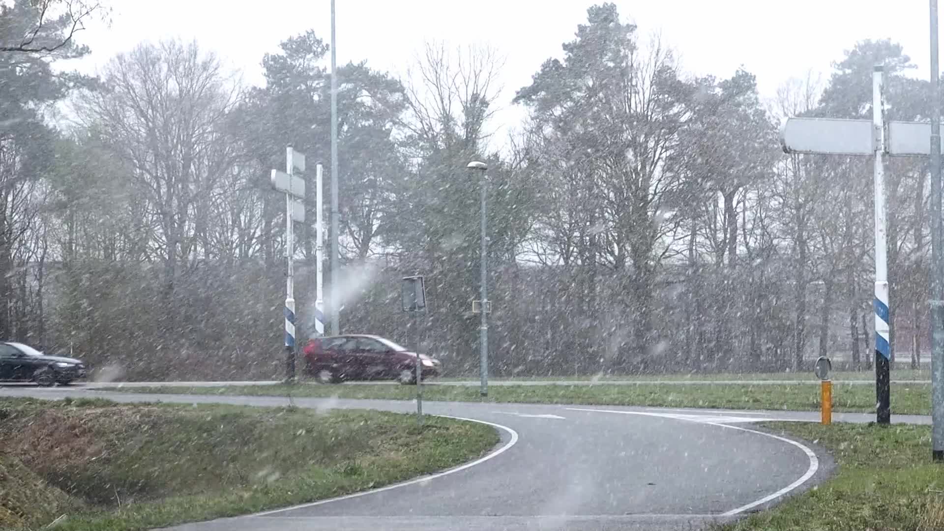 Snowfall in Netherlands during the Easter Monday