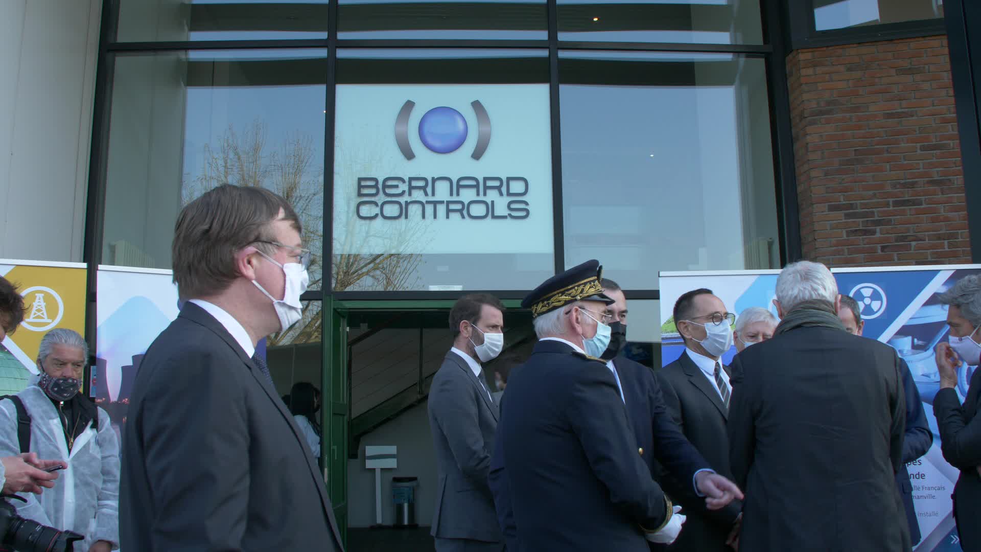 French government lined up in support of nuclear industry