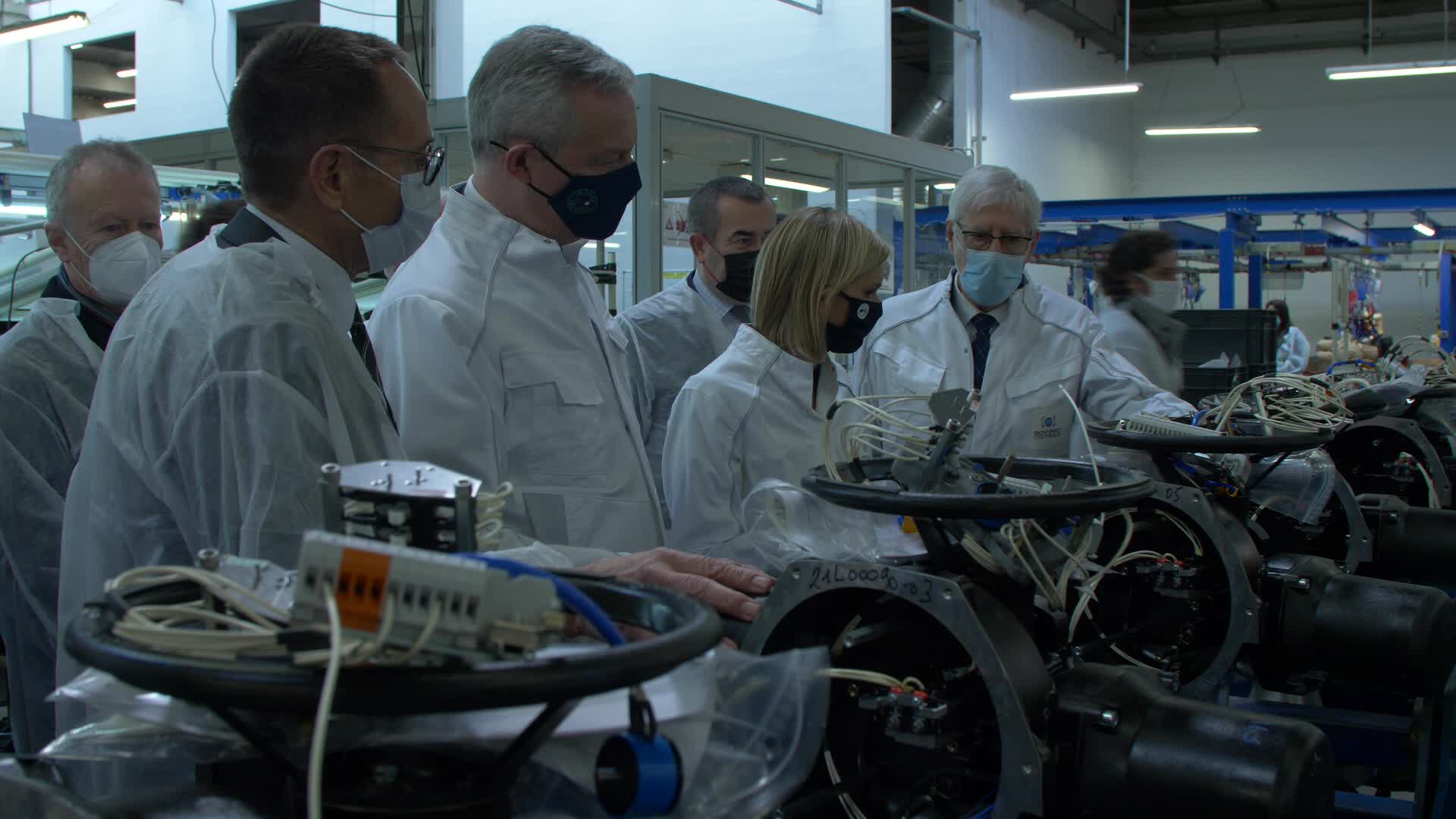 French government lined up in support of nuclear industry