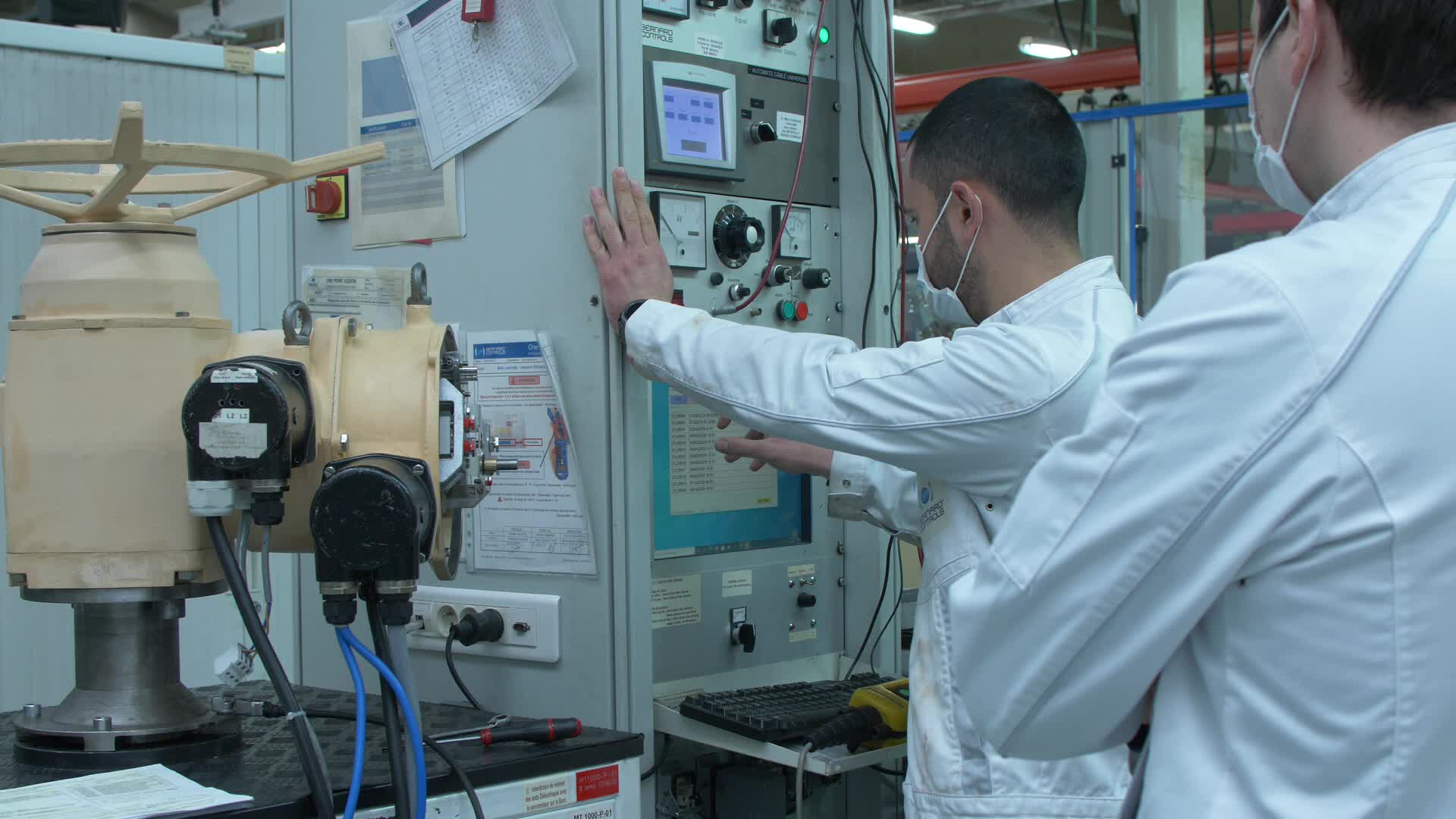 French government lined up in support of nuclear industry