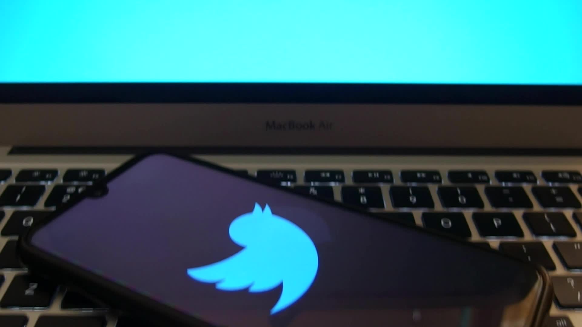 Twitter Video Illustration