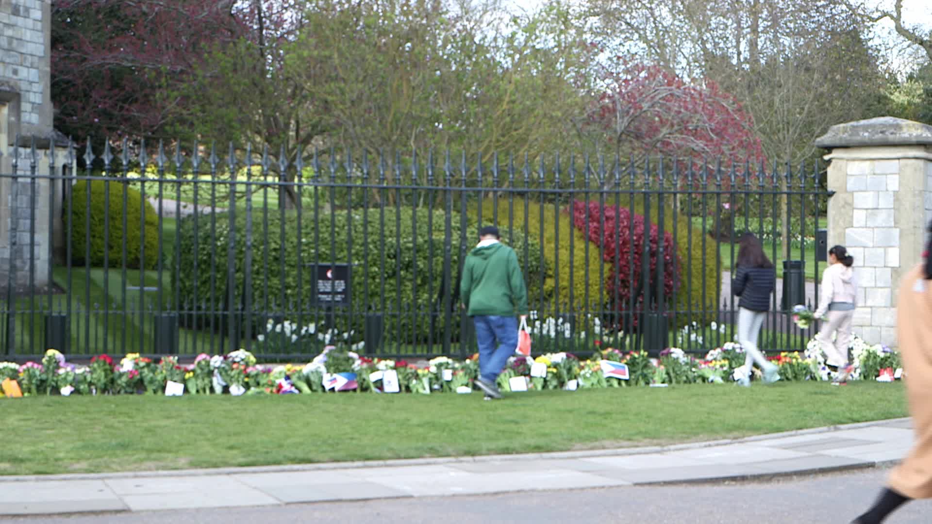 People pay tribute to Prince Philip at Windsor