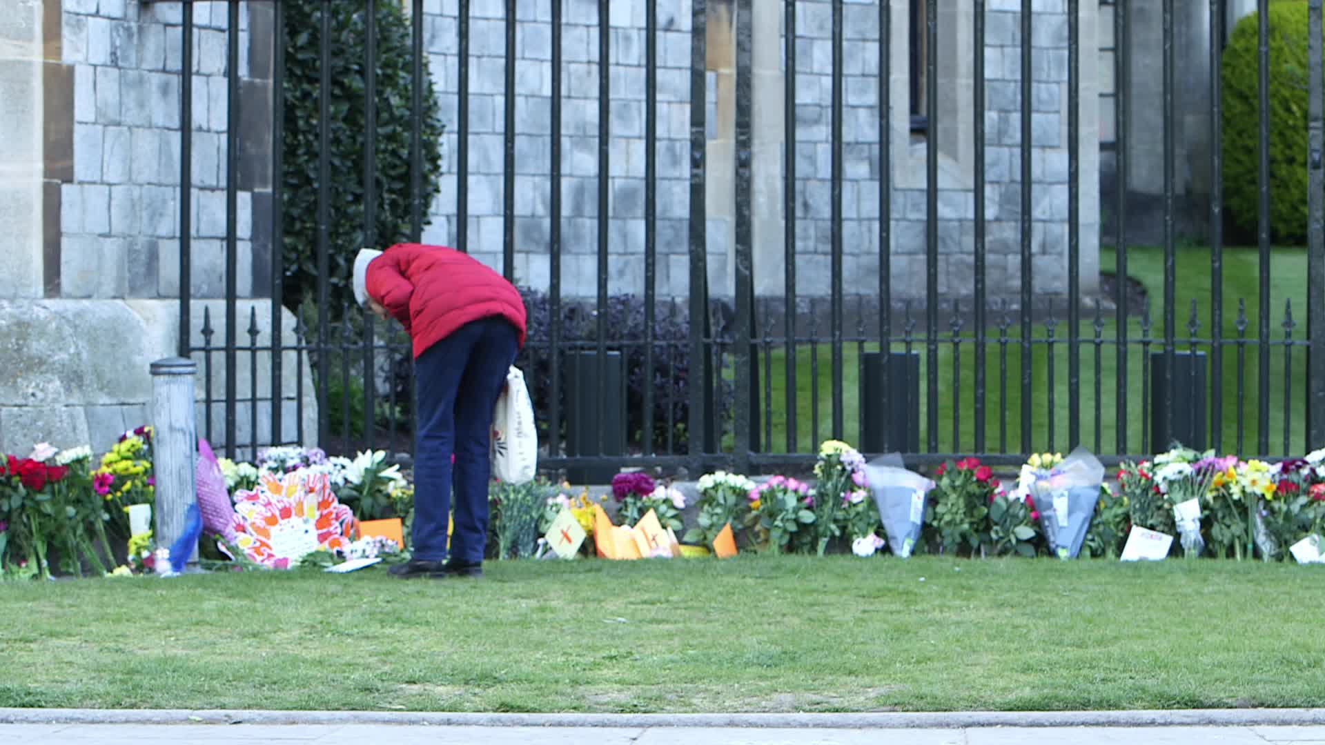 People pay tribute to Prince Philip at Windsor