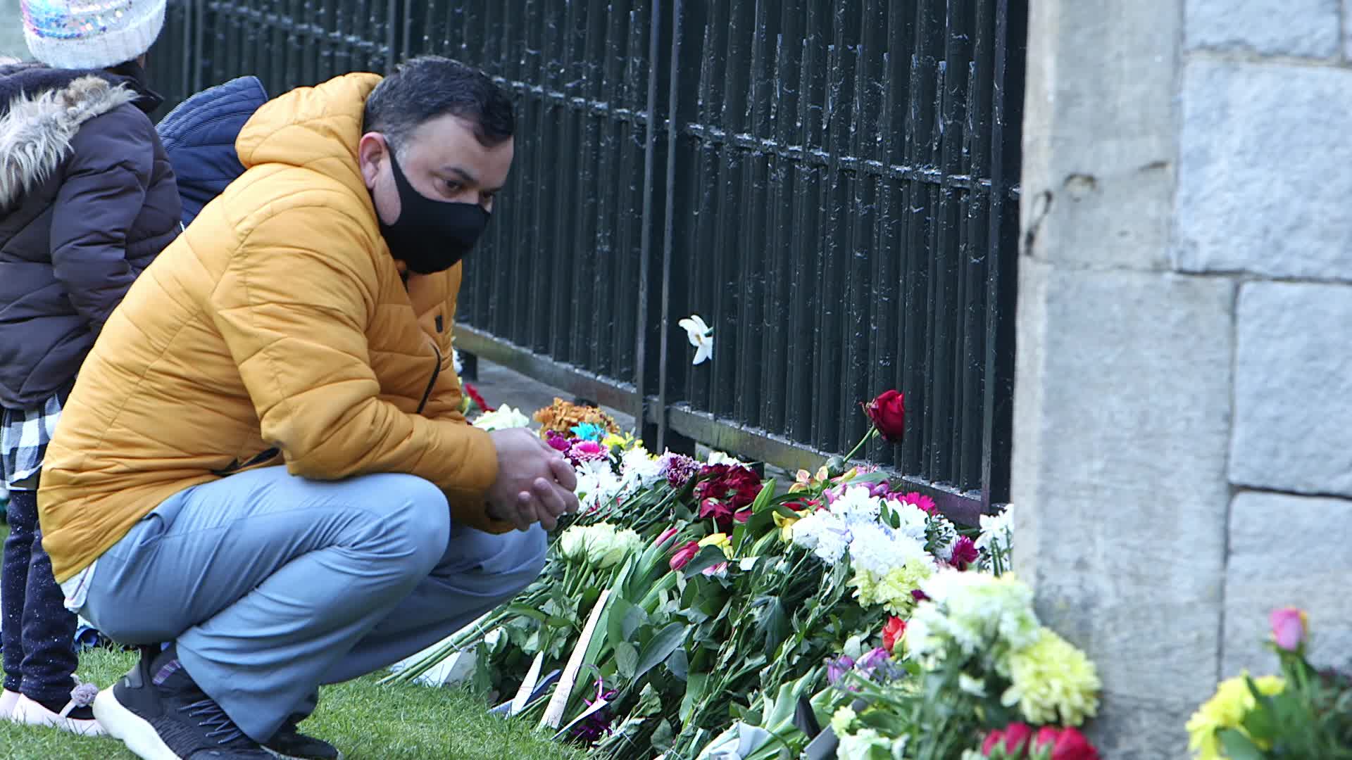 People pay tribute to Prince Philip at Windsor