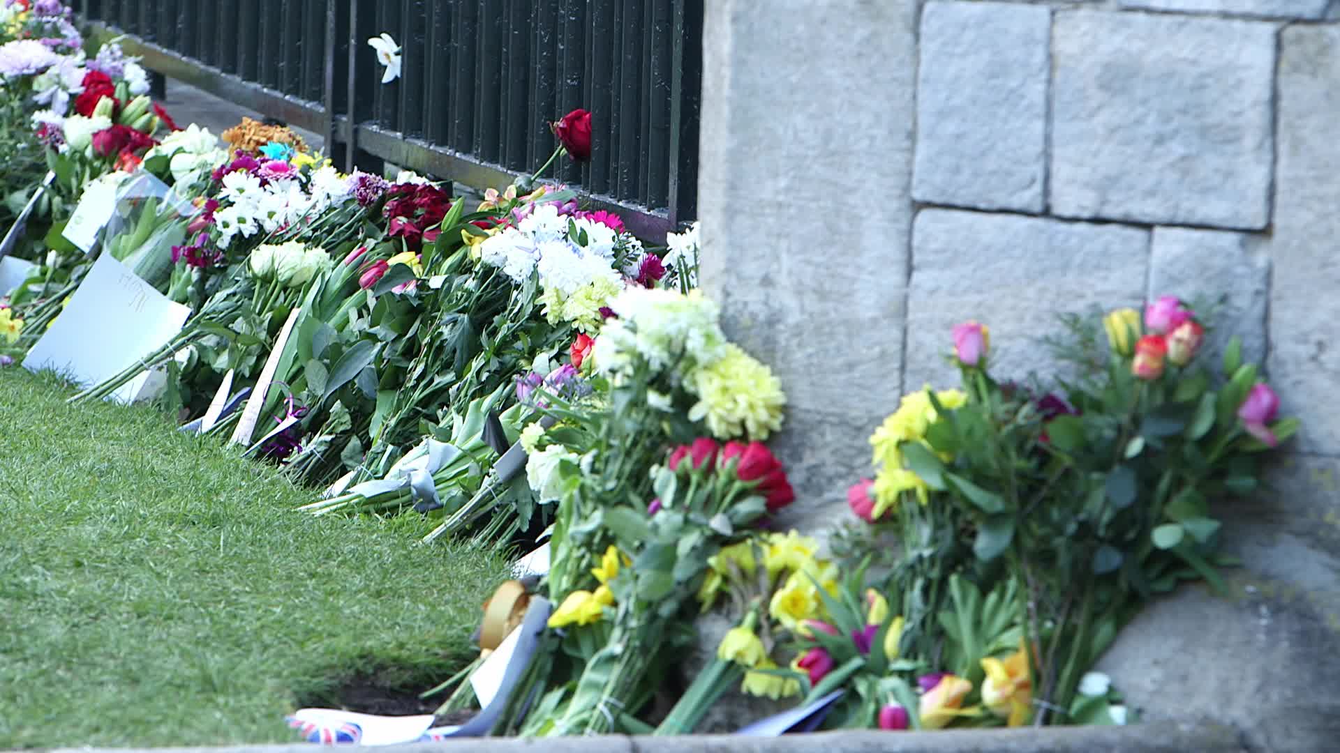 People pay tribute to Prince Philip at Windsor