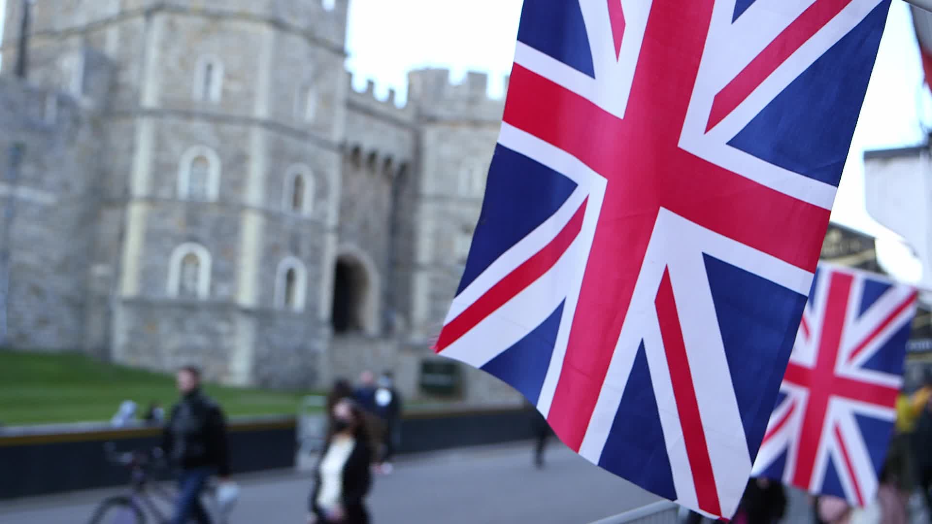 People pay tribute to Prince Philip at Windsor